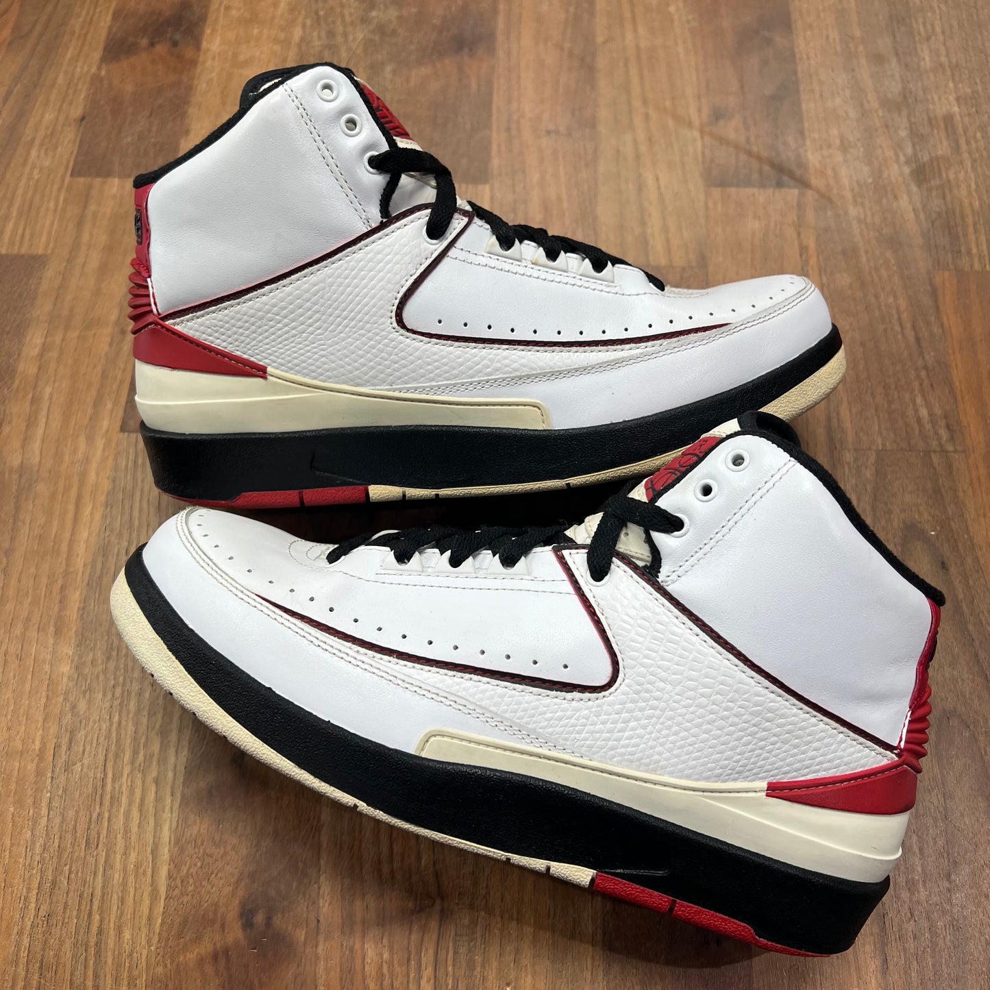 Jordan 2 White Varsity Red (2010) Size 8.5 USED s16902