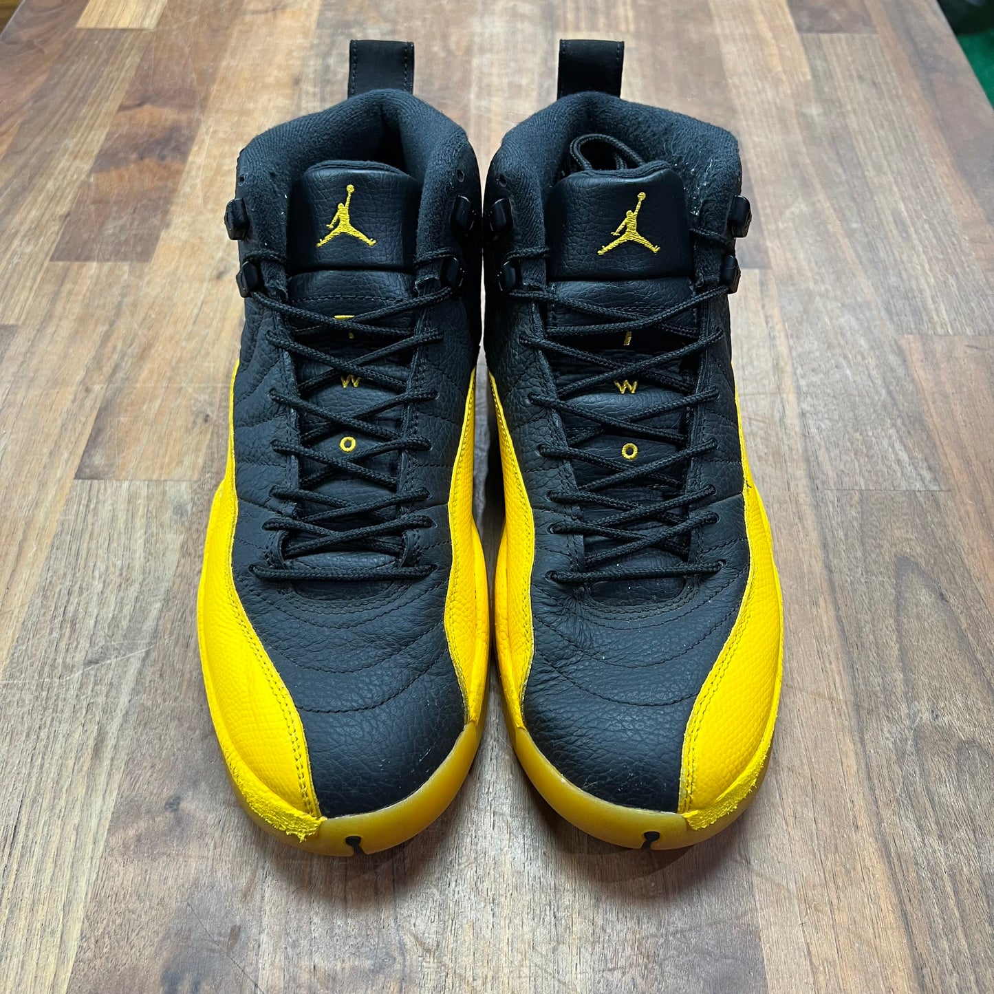 Jordan 12 Black University Gold Size 8 USED S17196