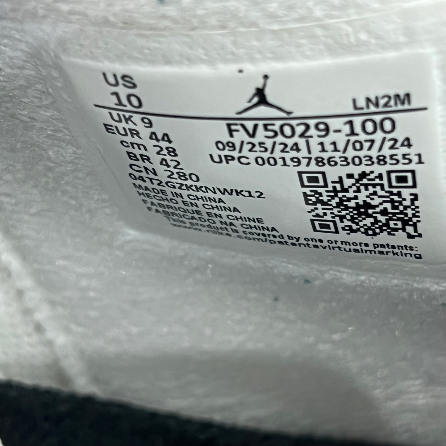 Jordan 4 White Cement (2025) Size 10 USED s18192