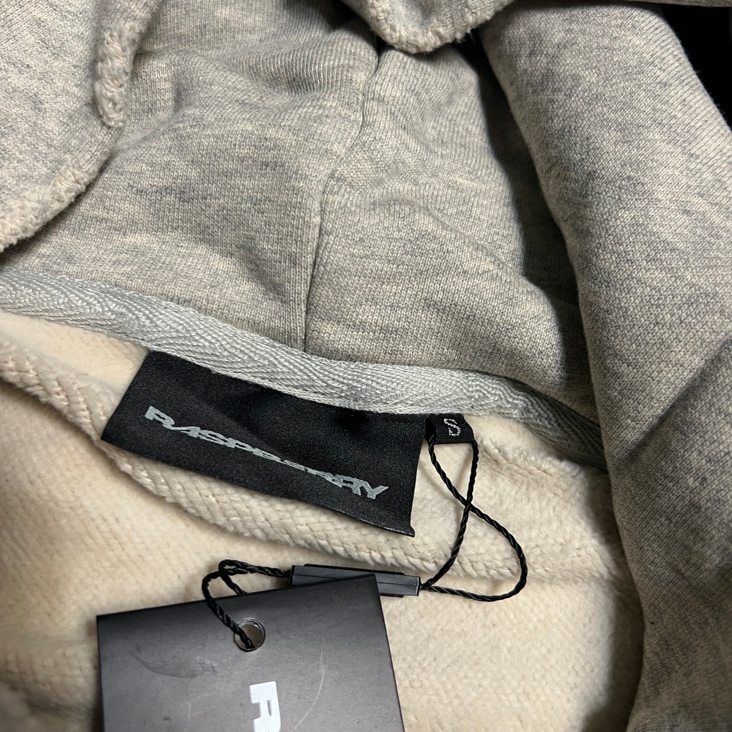 GV Gallery Raspberry Hills "Crest" Grey Hoodie Size Small NEW x13766