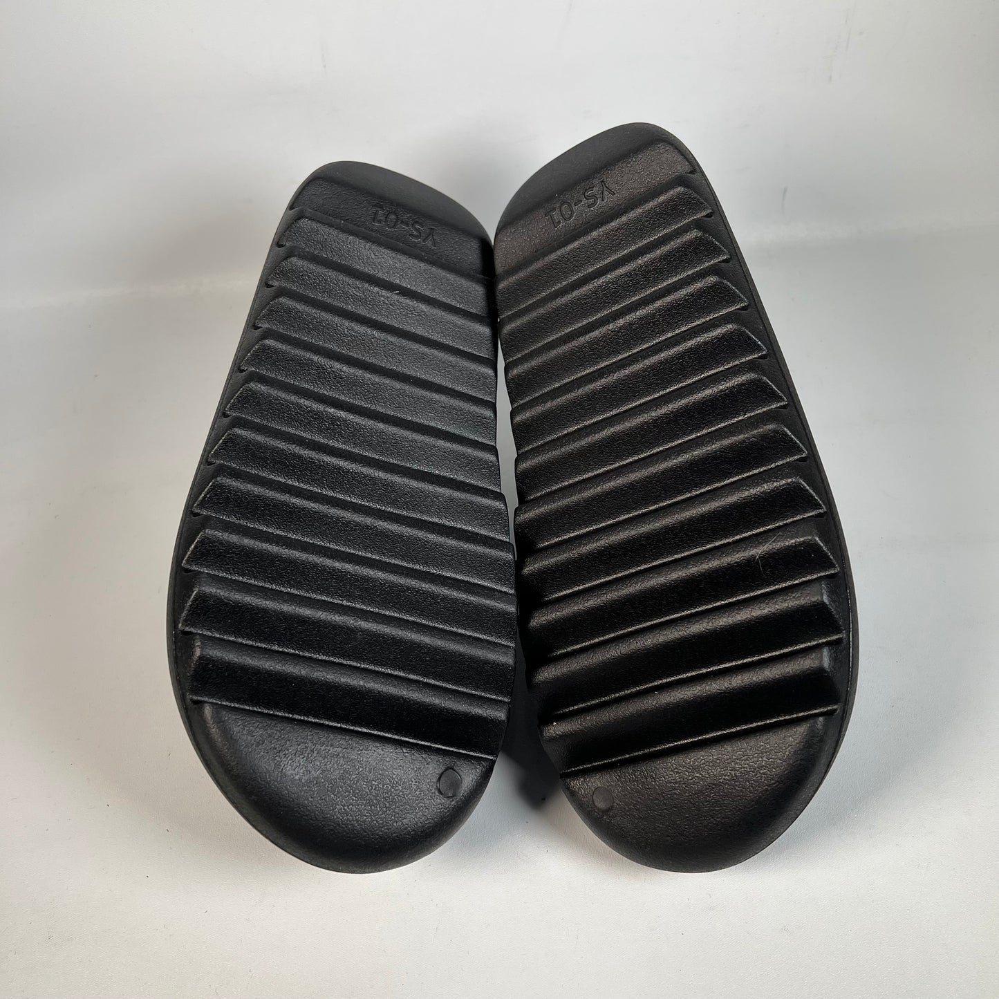 Yeezy YS-01 Black Slides Size 12 NEW s22091