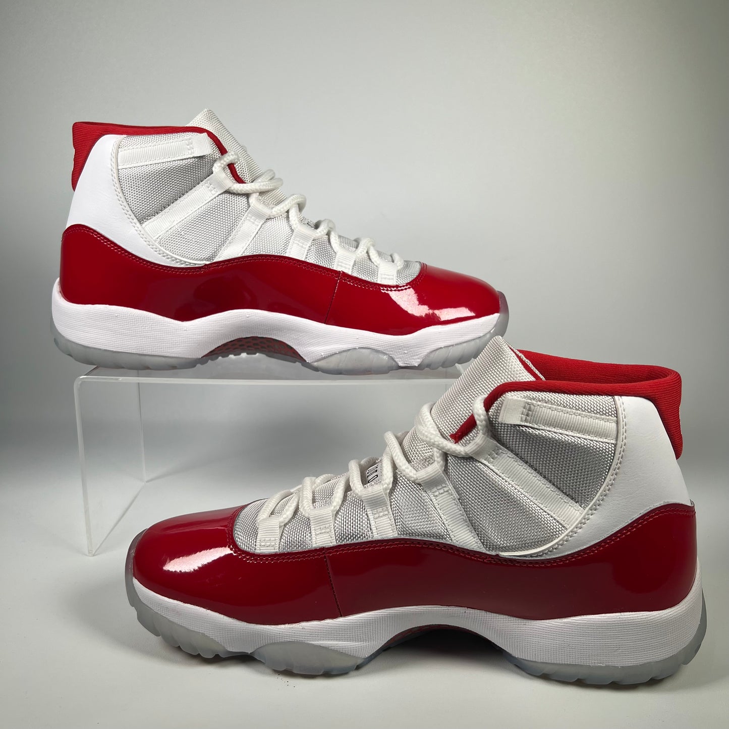 Jordan 11 Cherry (2022) Size 11 USED s18153