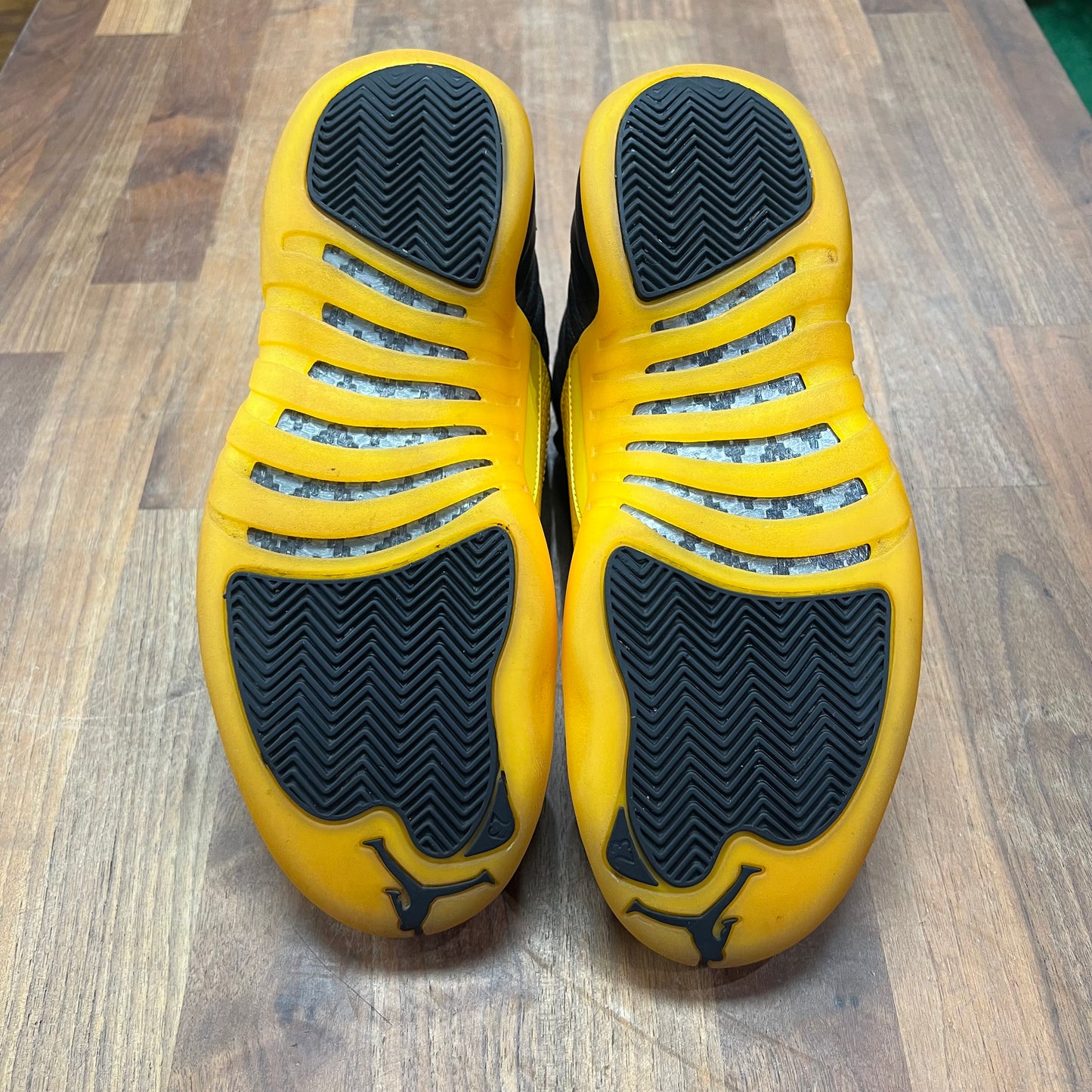 Jordan 12 Black University Gold Size 8 USED S17196