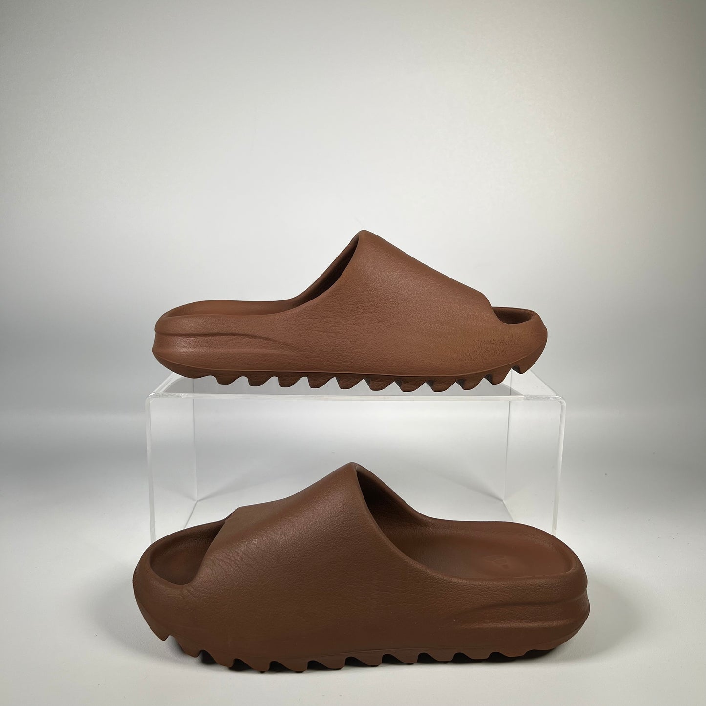Yeezy Slide Flax (2024) Size 6 USED S18114