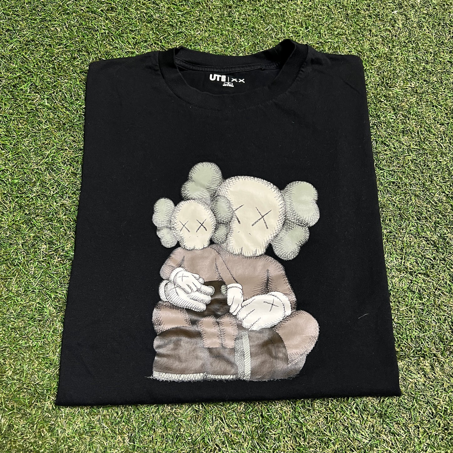 Uniqlo X Kaws Companion Figures Black Tee Size Medium USED x14211