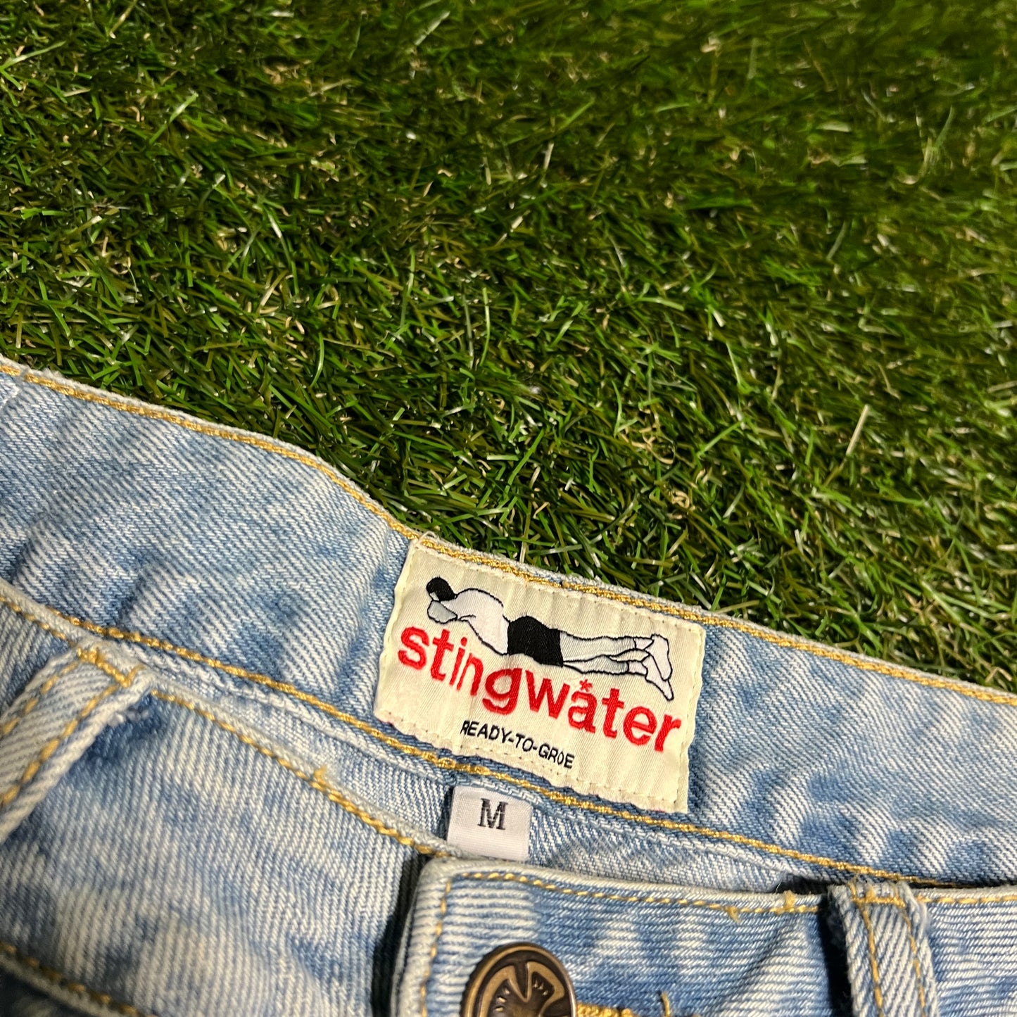 Stingwater Ready-to-Groe Blue Jeans Size Medium USED x14159