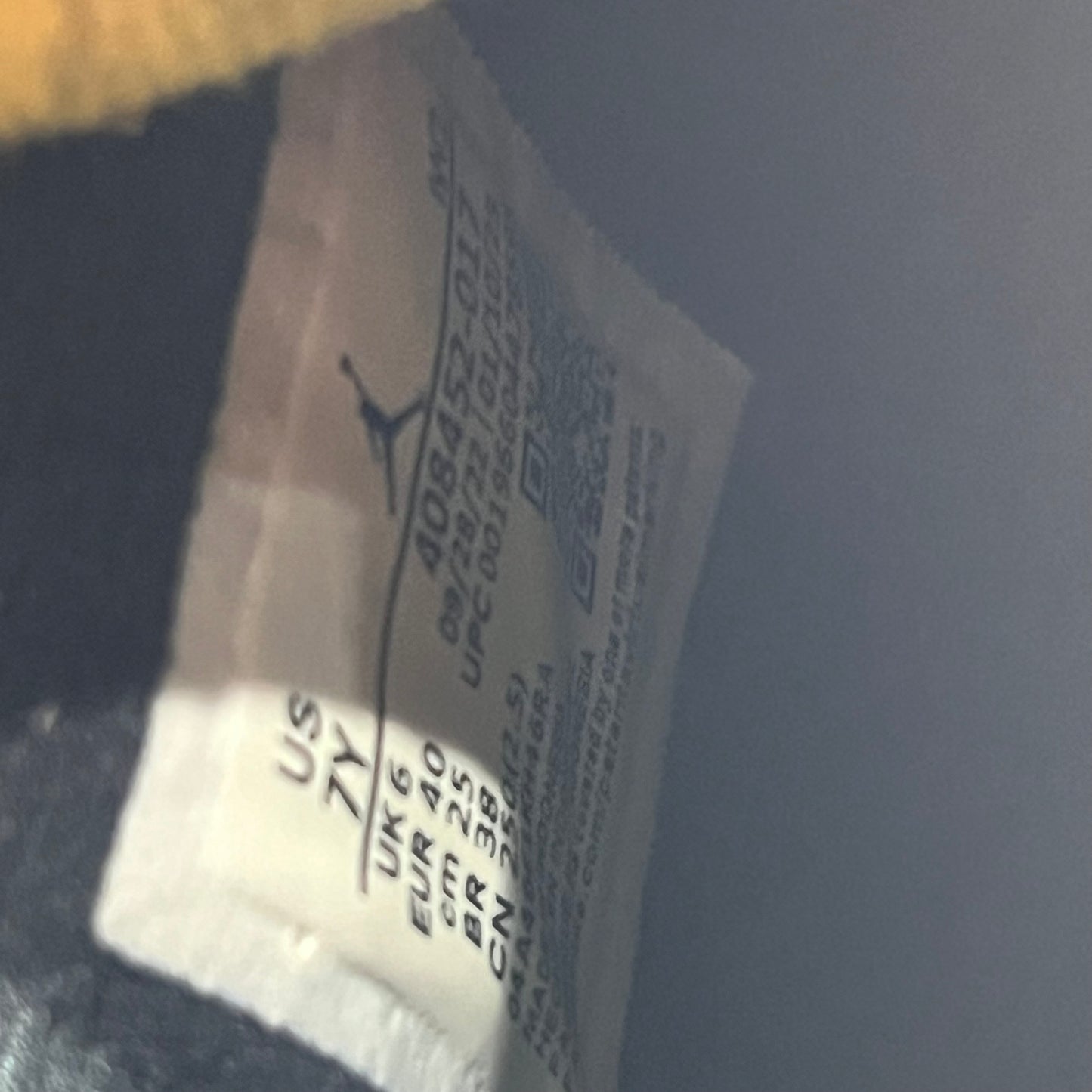 Jordan 4 Thunder (2023) Size 7y USED s22449