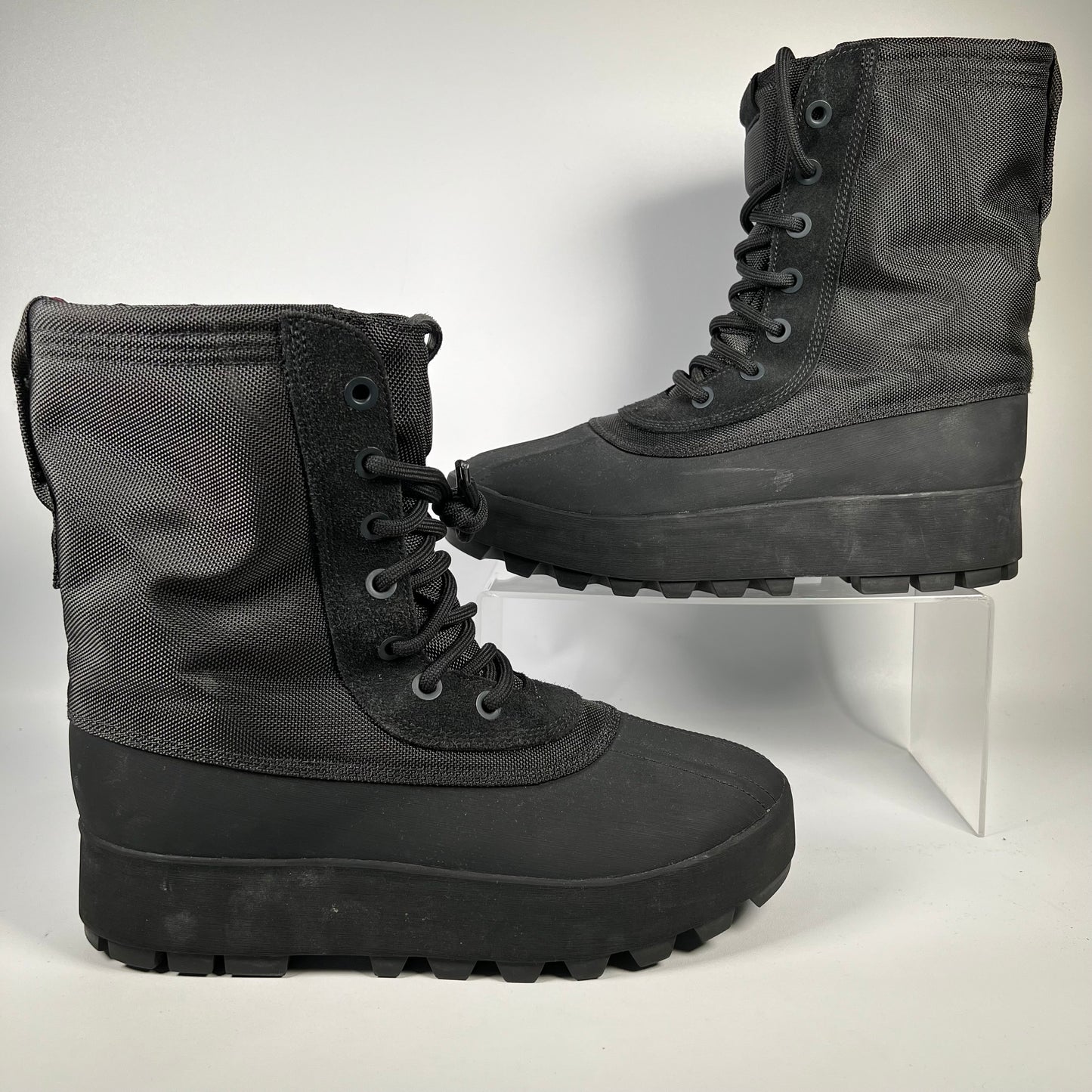 Yeezy 950 Pirate Black (2023) Size 10.5 USED s18768