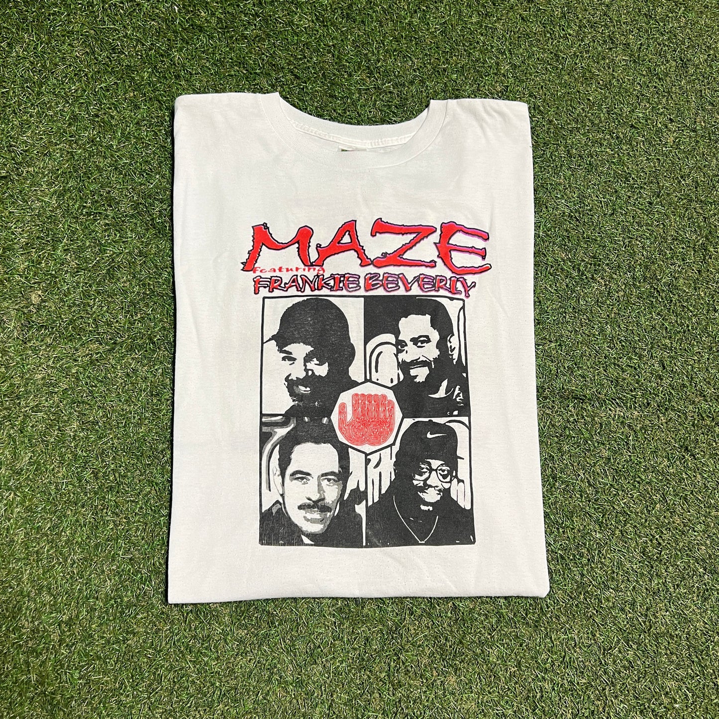 Y2K Maze ft. Frankie Beverly White Tee Size XXL USED v16083