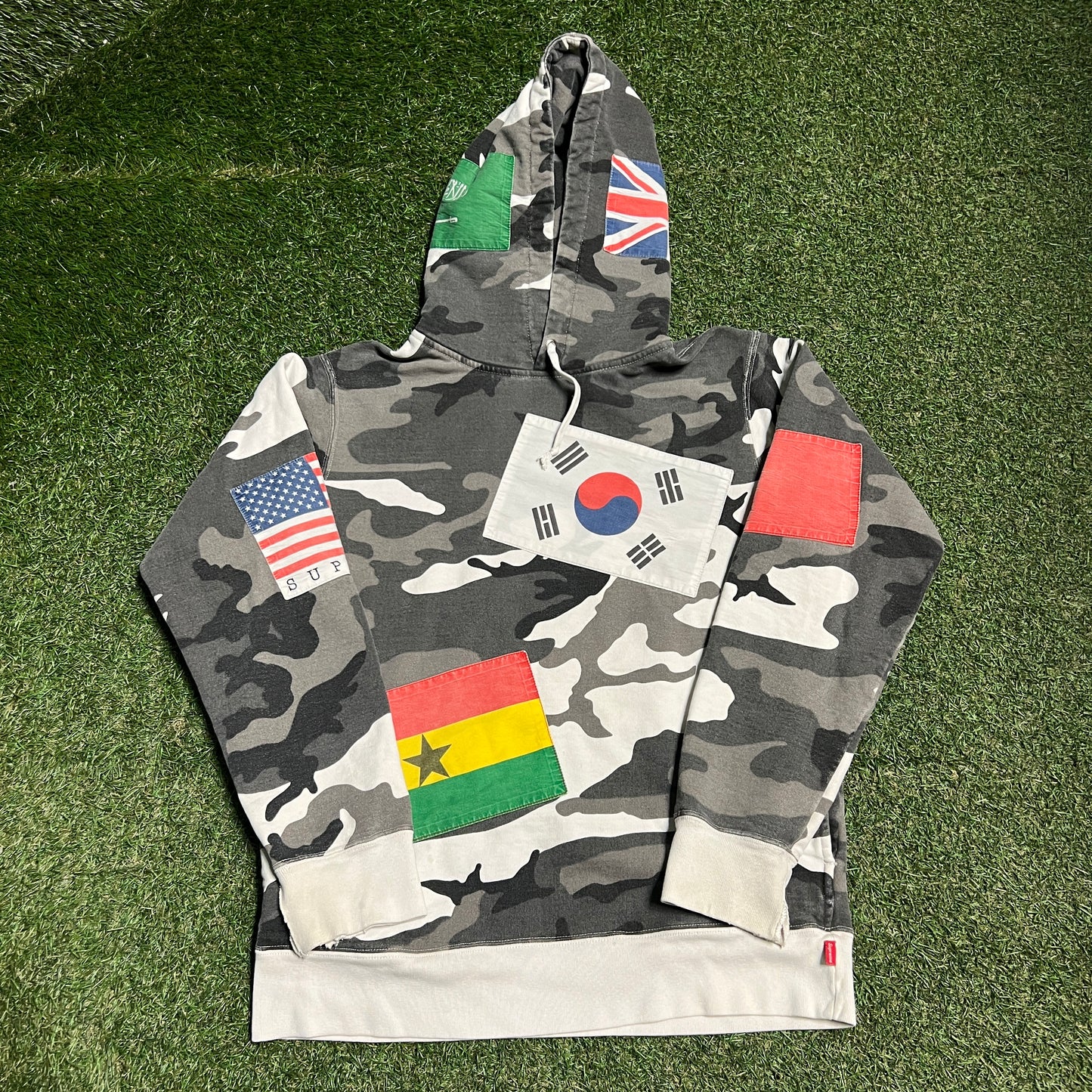 Supreme FW13 International Flags Grey Camo Hoodie Size Medium USED x13826