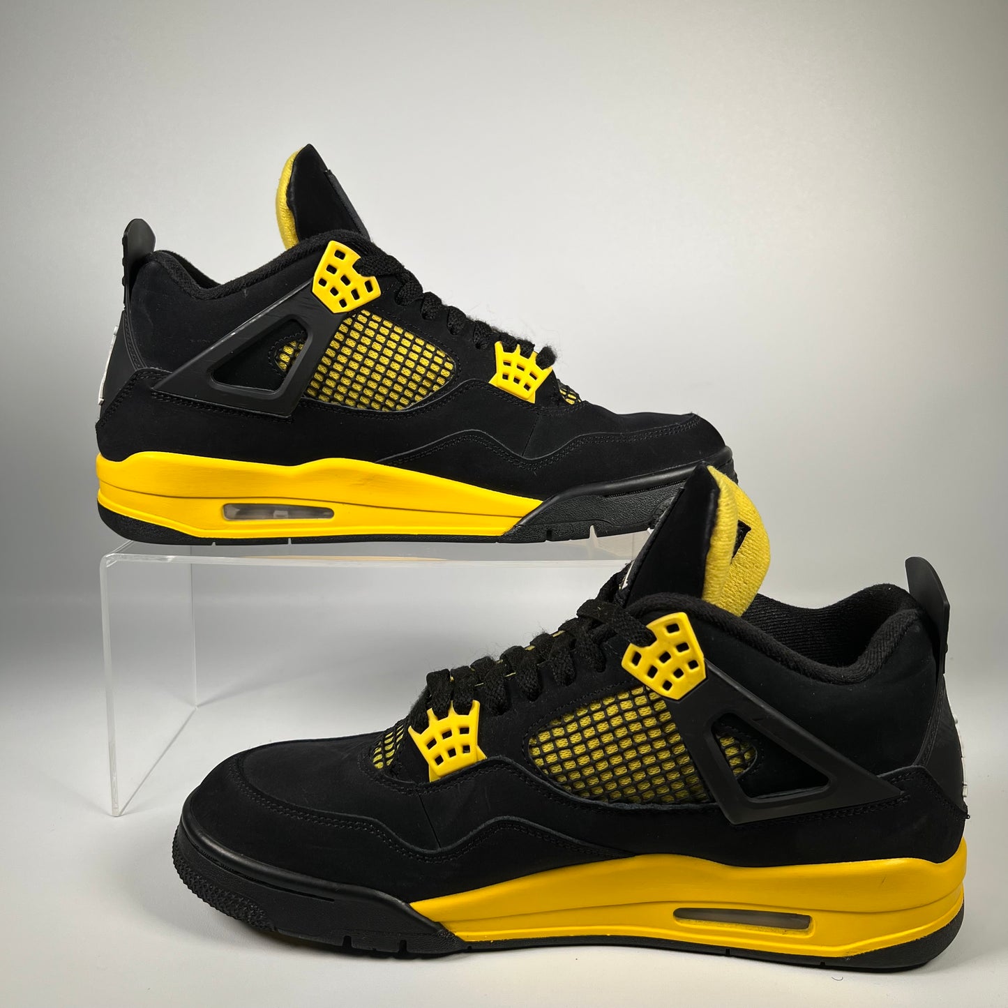 Jordan 4 Thunder (2023) Size 11 USED s18020