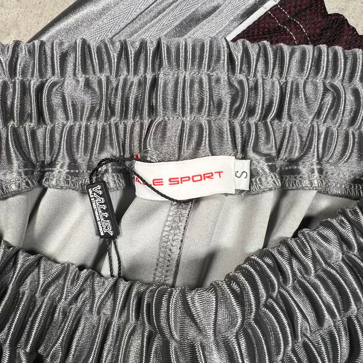 Vale Vale Sport Ironman Sweats Size Small NEW x18897