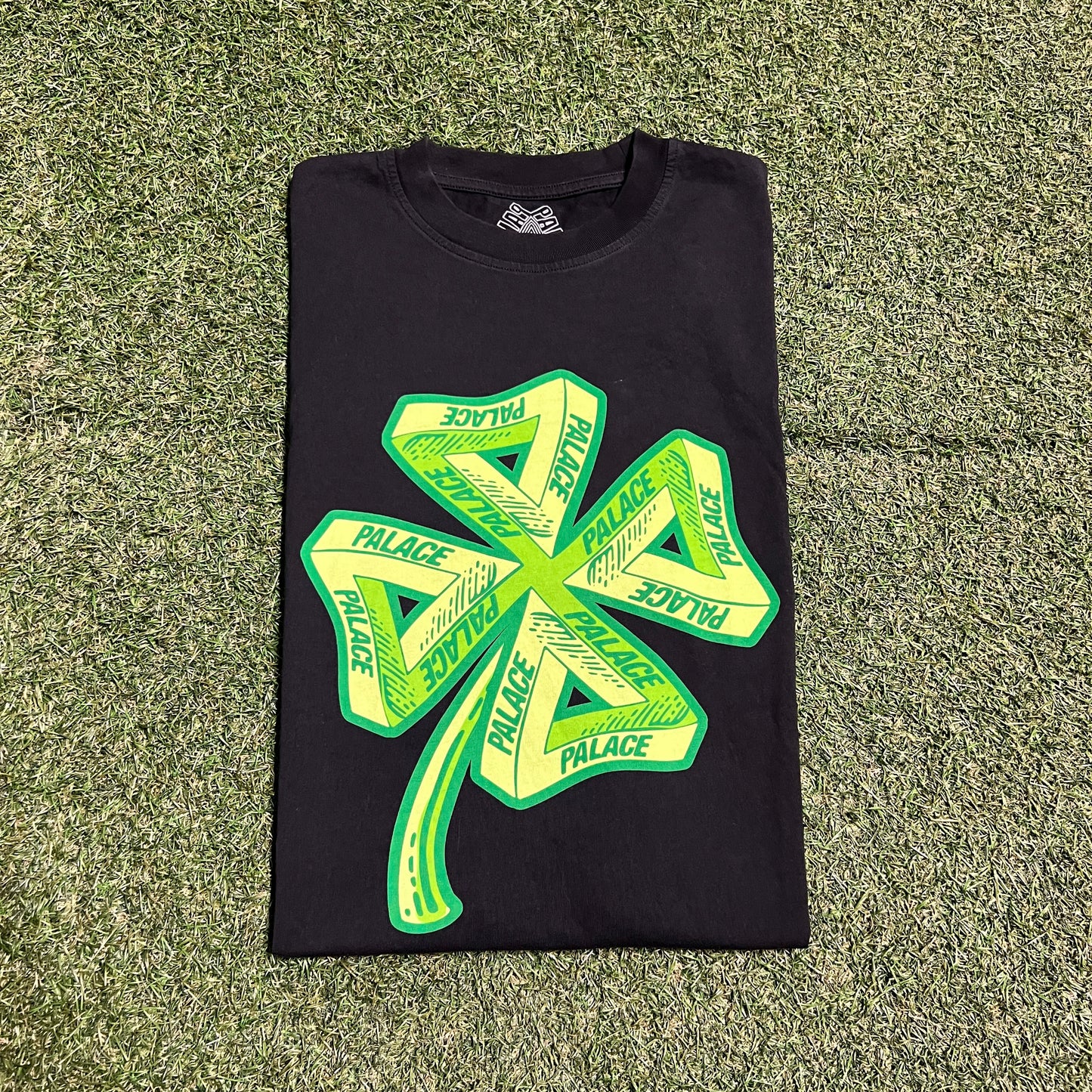 Palace Four Leaf Clover Black Tee Size Large USED x13634