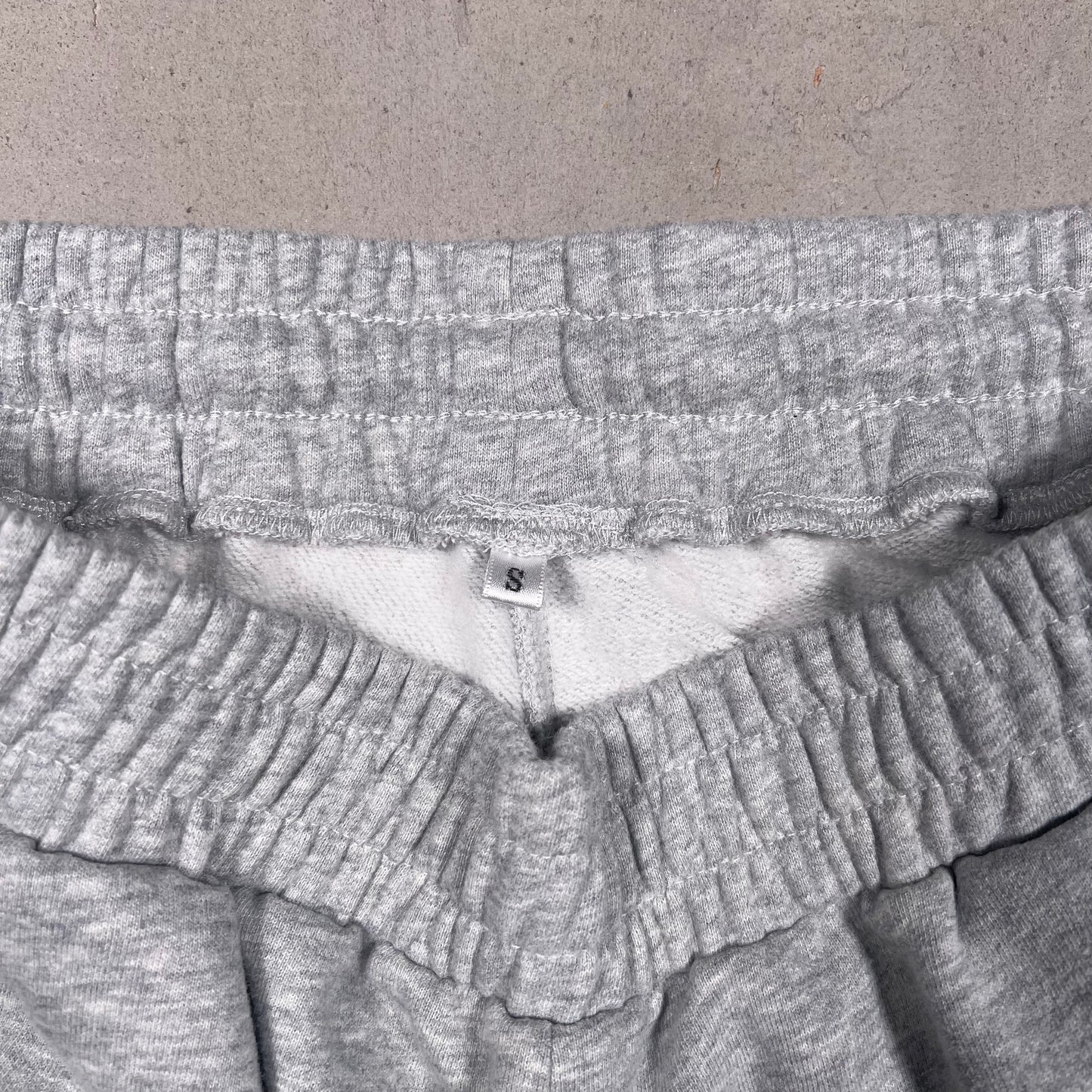 GV Gallery Raspberry Hills Lil Leon Grey Sweatpants Size Small USED x17386