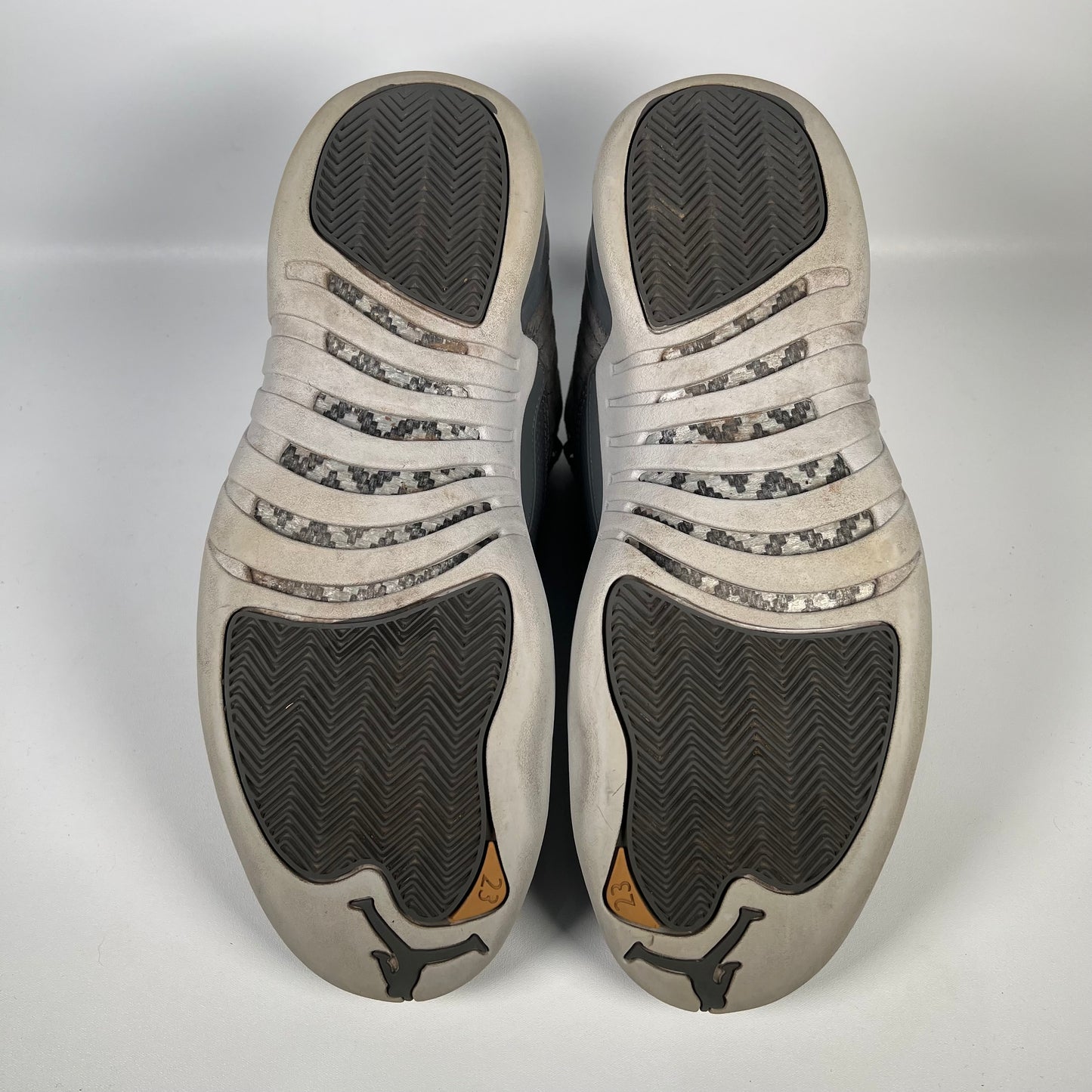 Jordan 12 Dark Grey (2017) Size 11 USED s18117