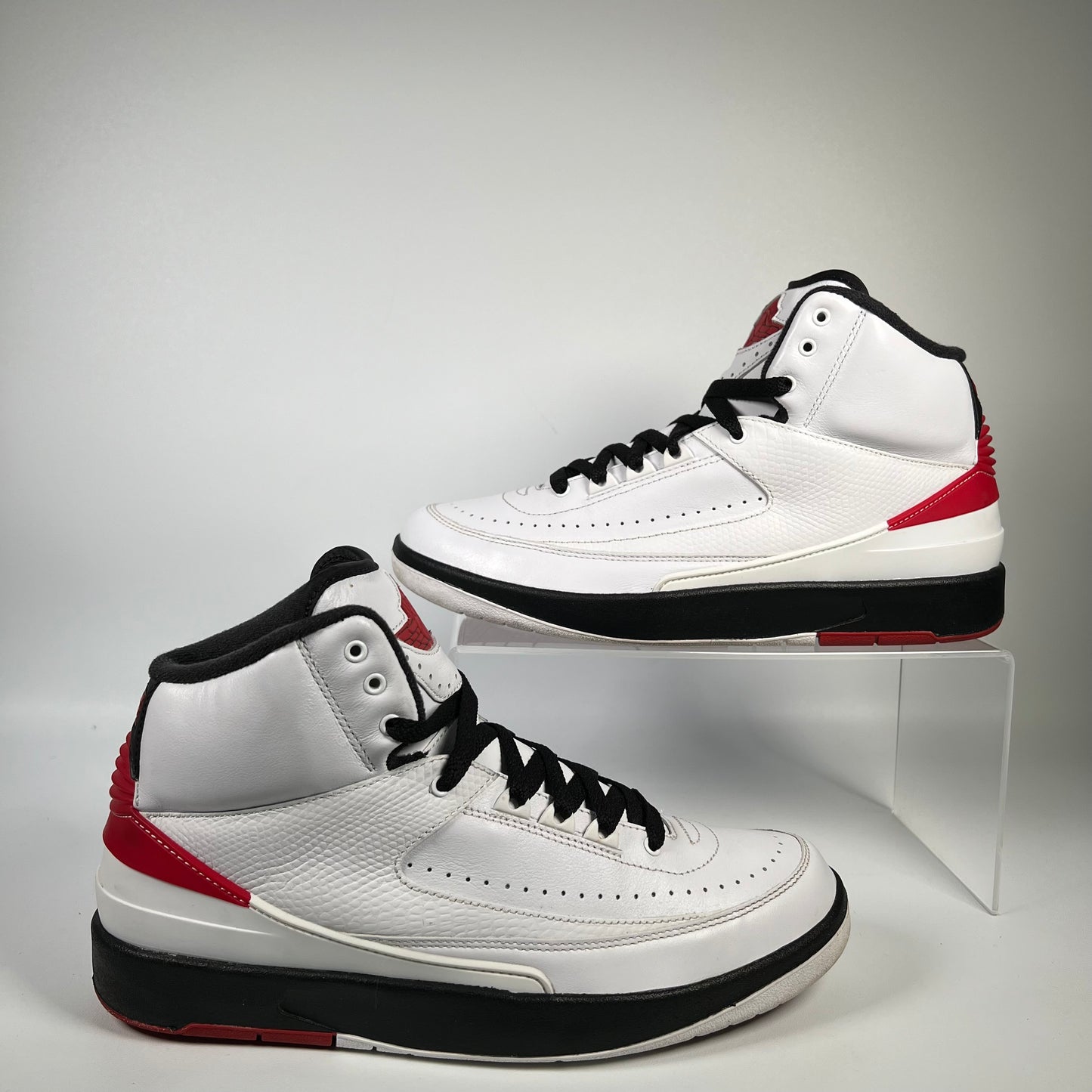 Jordan 2 Chicago (2022) Size 9.5 USED s17978
