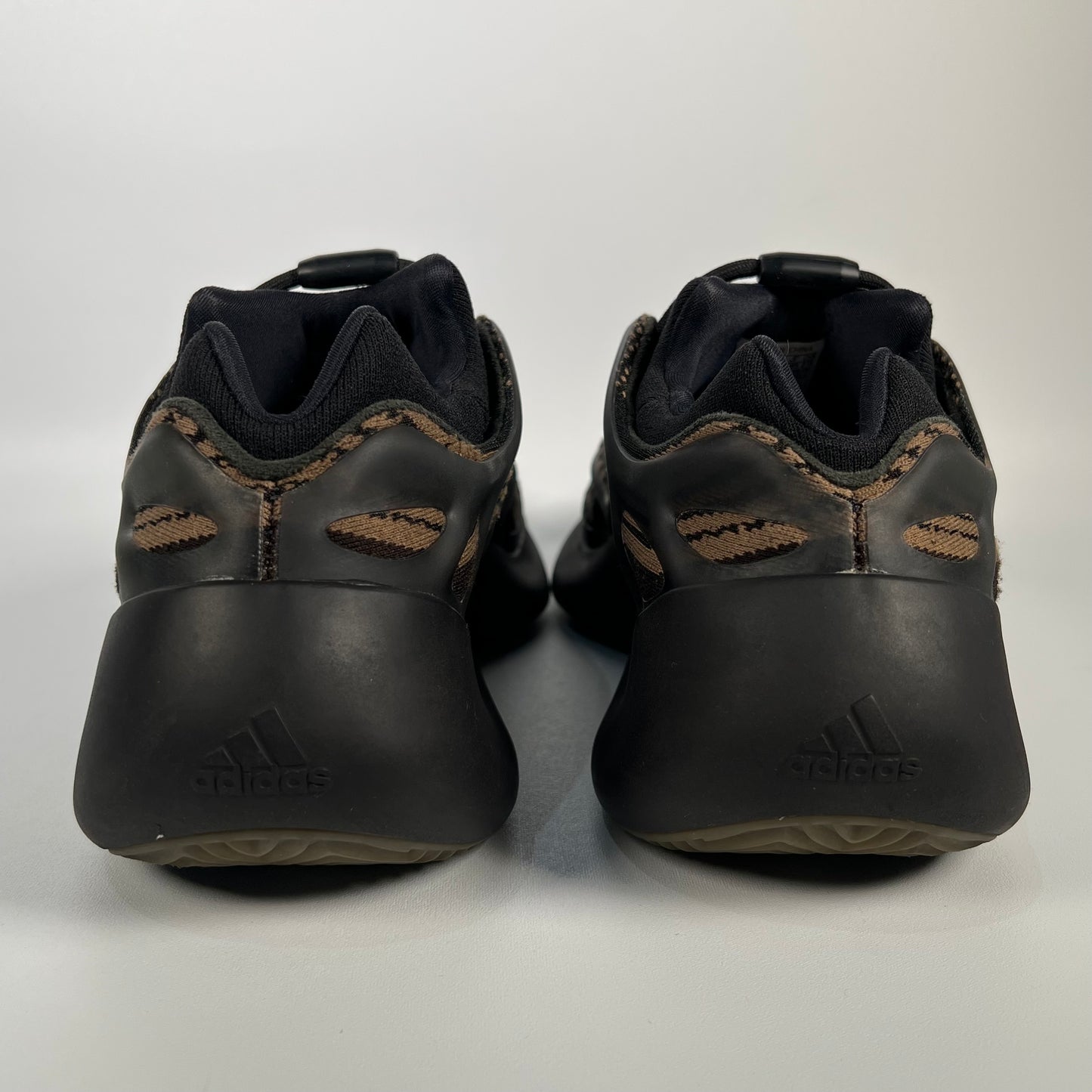 Yeezy 700 V3 Clay Brown Size 10.5 USED S17414