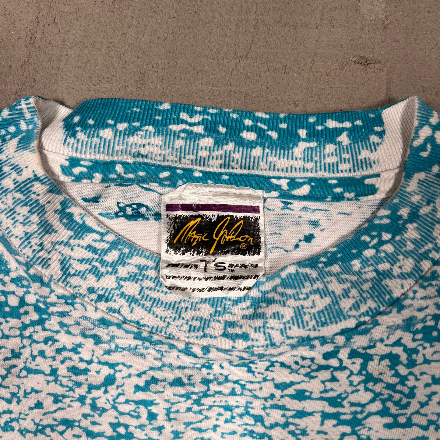 Michael Jordan Magic Johnson Tag Full Print White/Blue Tee Size Large USED v10449