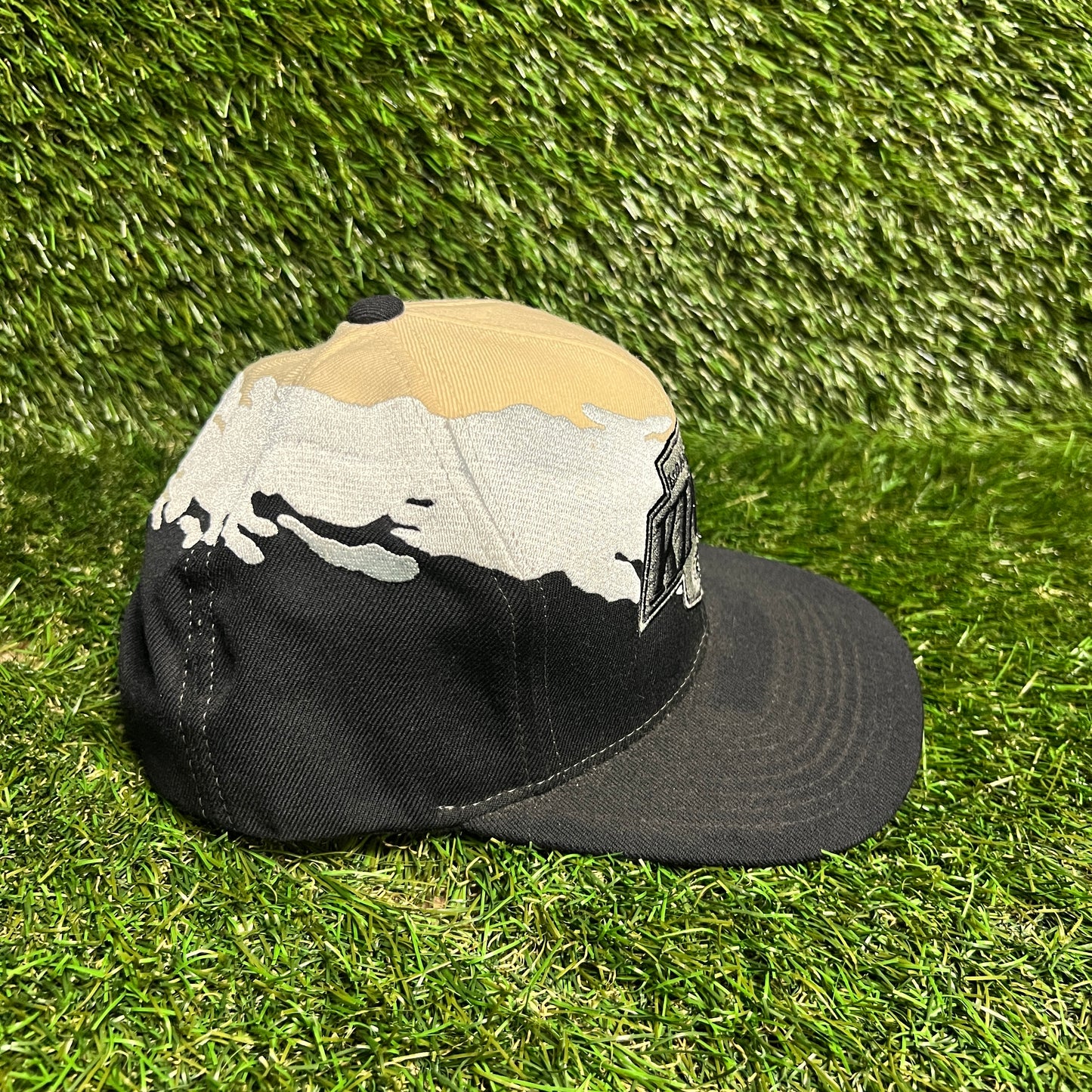 Mitchell & Ness Los Angeles Kings Cream Hat One Size USED v15994