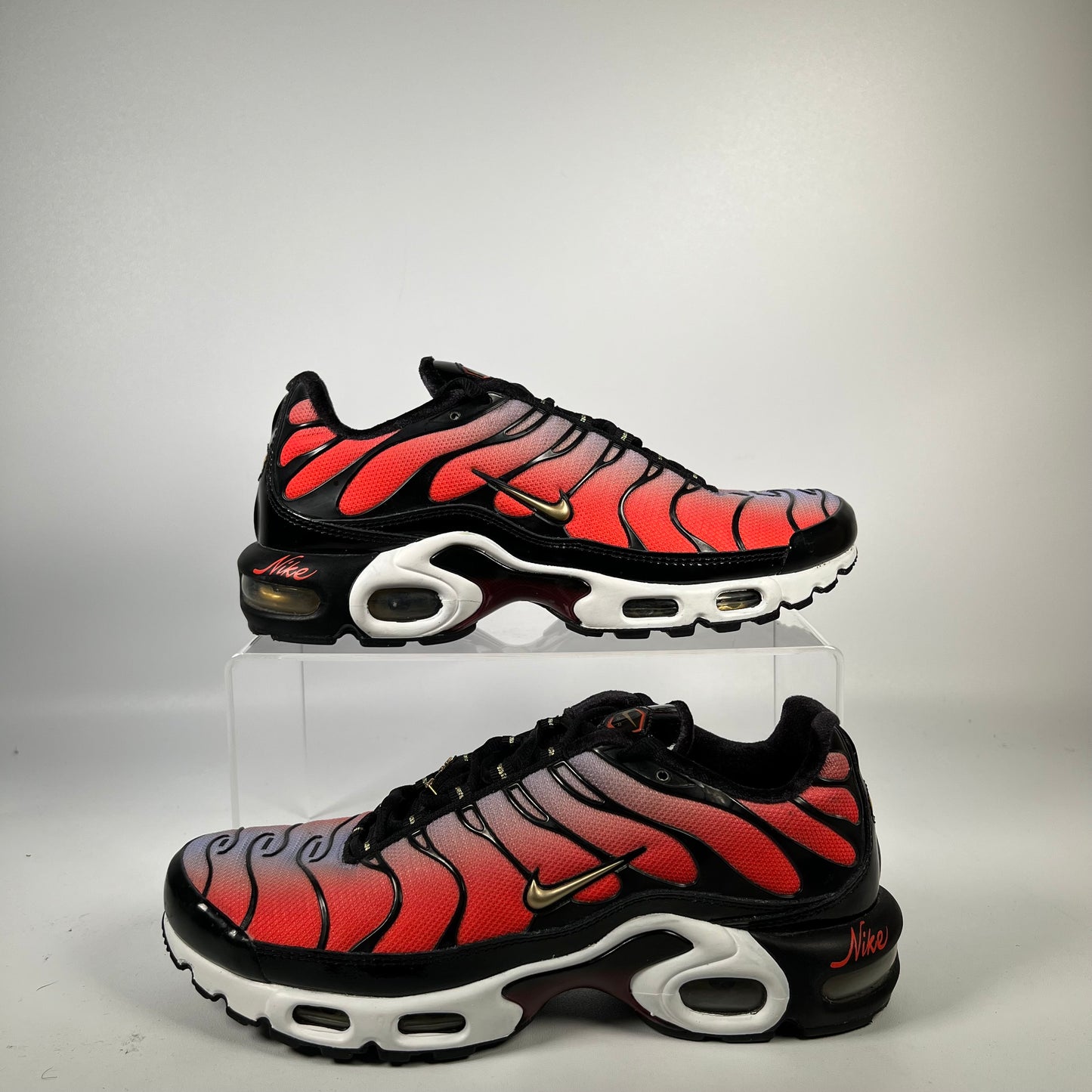 Nike Air Max Plus Sisterhood (2021) Size 8m / 9.5w USED s18575