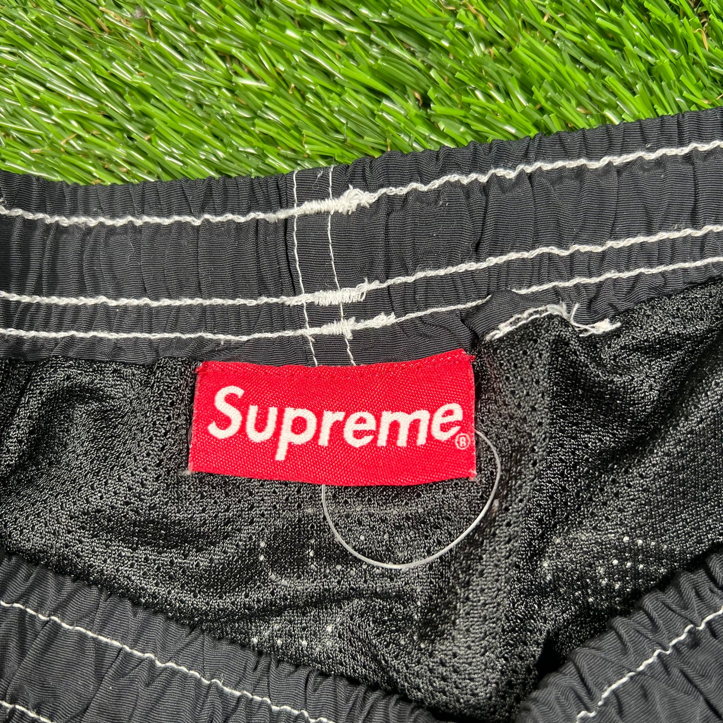 2020 Supreme Arc Logo Water Black Shorts Size Medium USED x15004