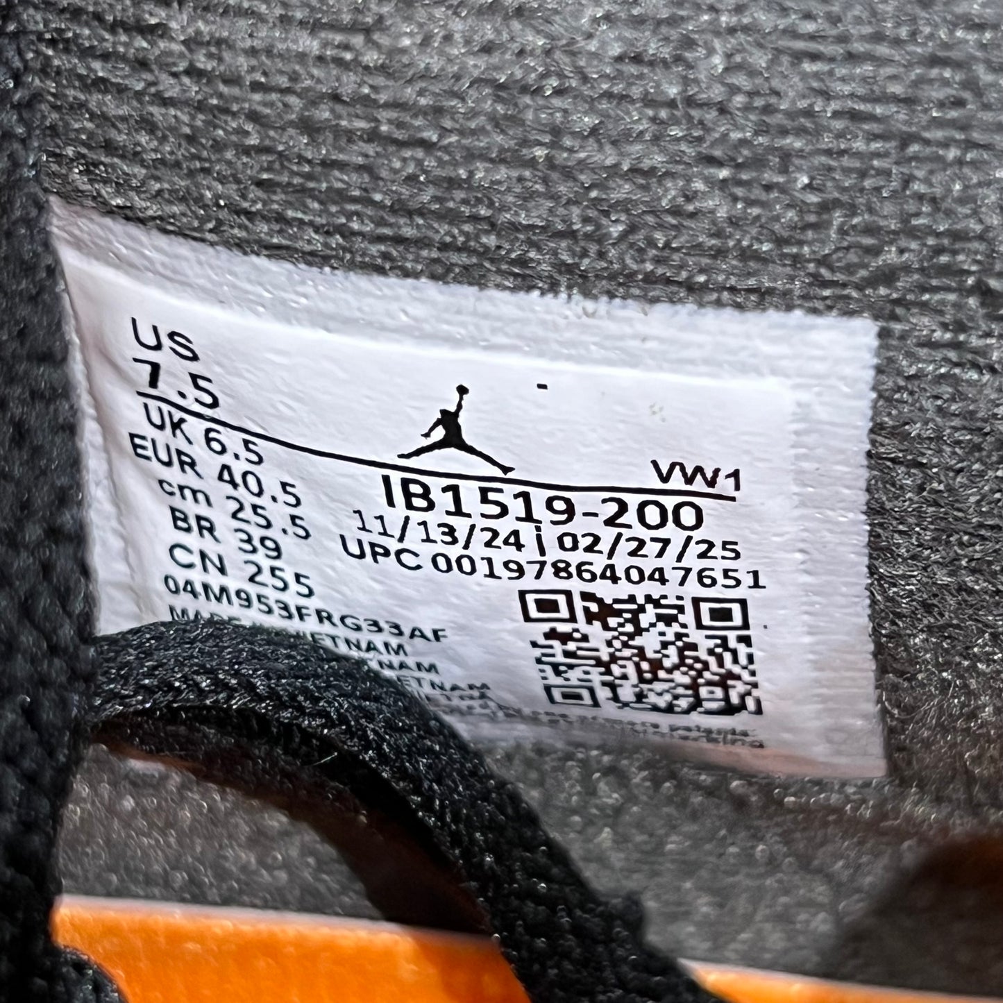 Jordan 4 Undefeated (2025) Size 7.5 NEW s21280