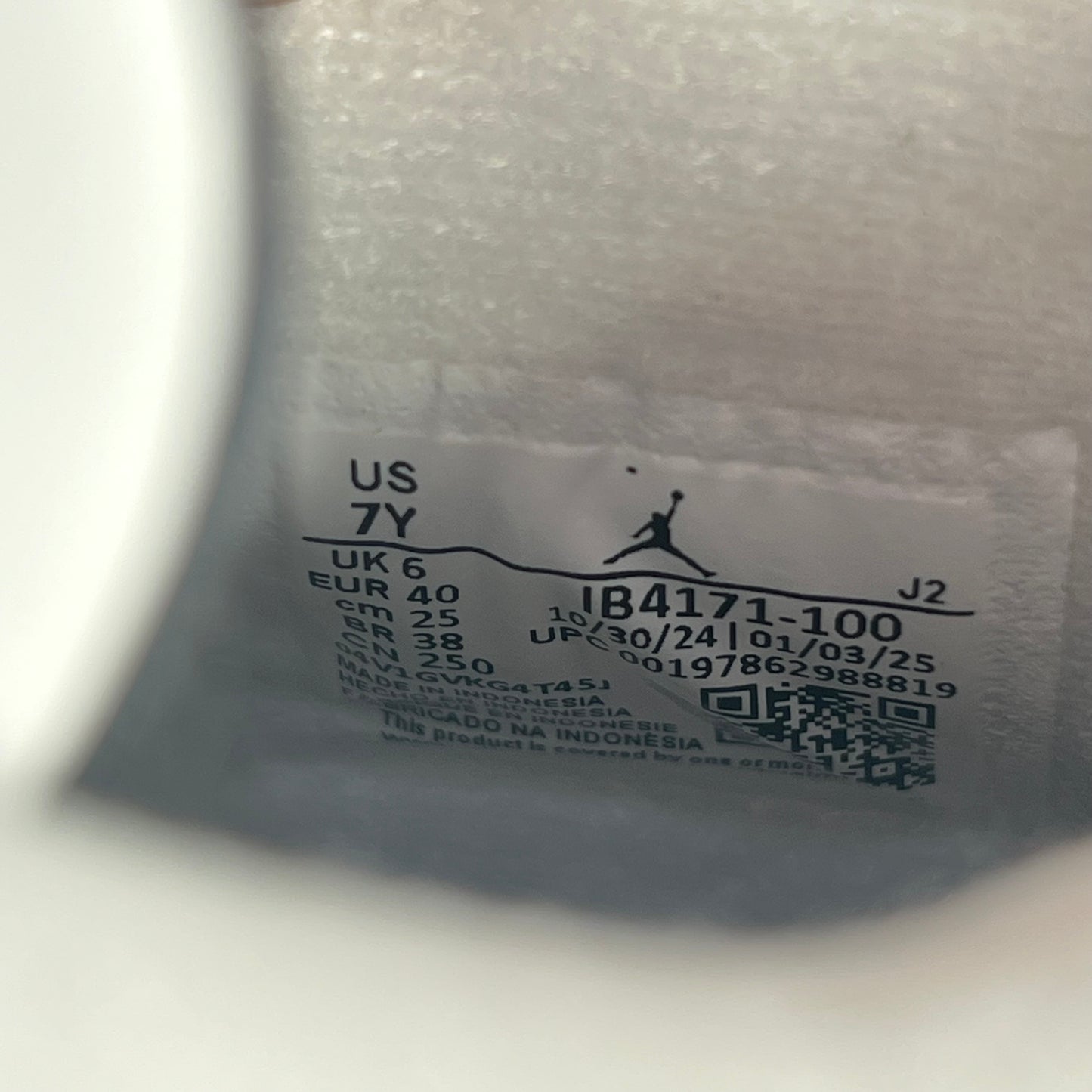 Jordan 4 White Cement (2025) Size 7y NEW s17592