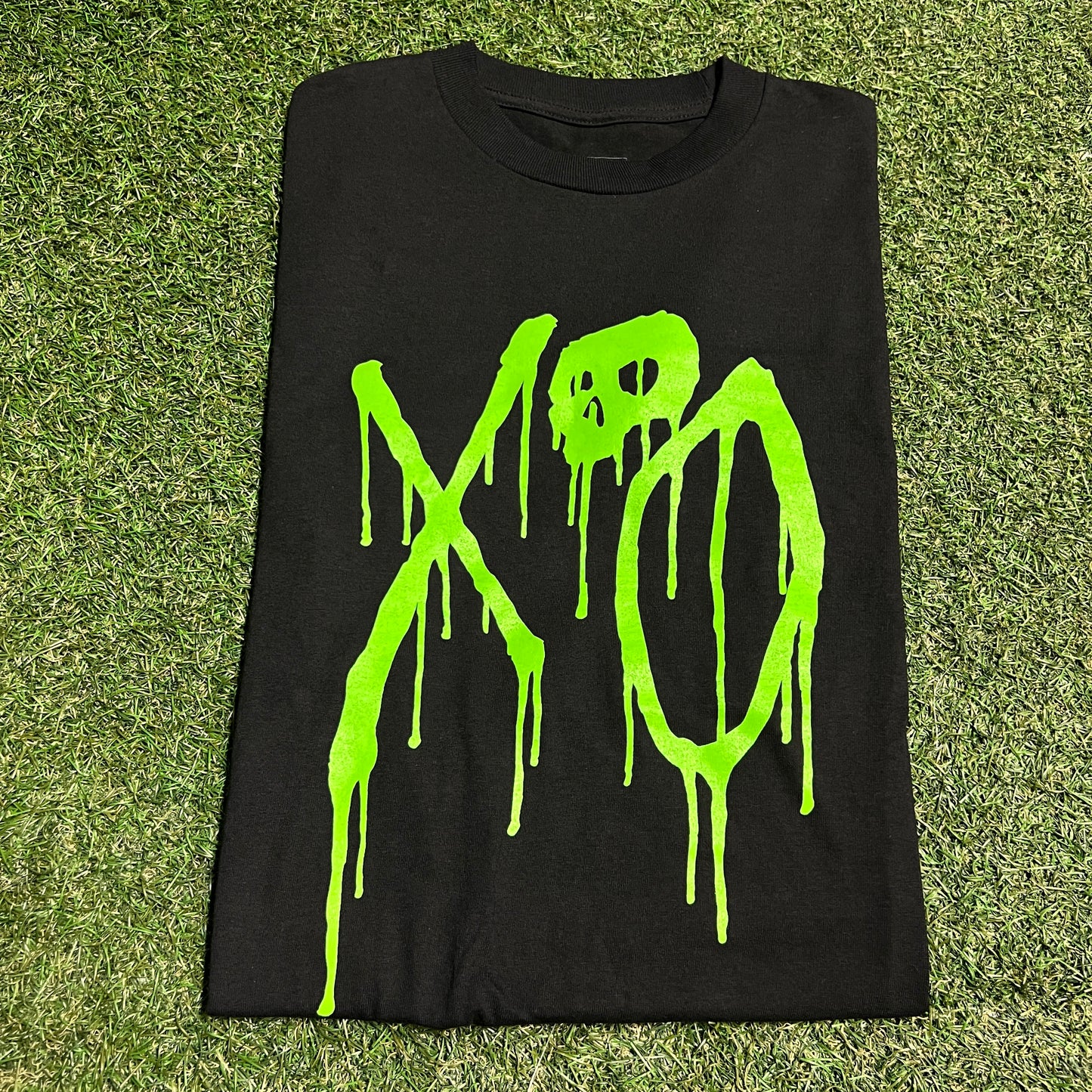 XO Nav Bad Habits Green Print Black Tee Size Small USED v16474