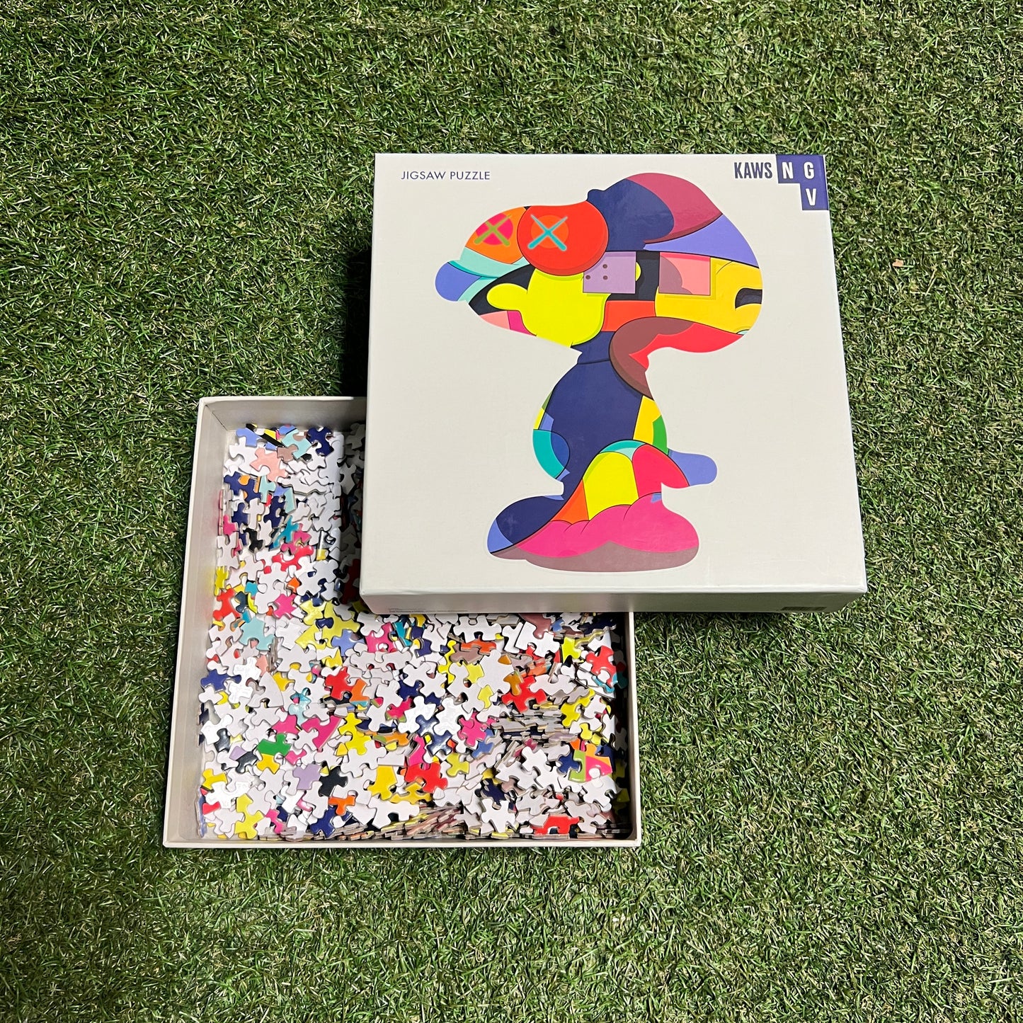 Kaws Snoopy jigsaw puzzle piece USED x8414