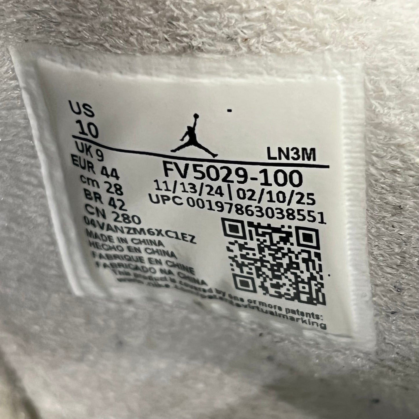 Jordan 4 White Cement (2025) Size 10 USED s19688