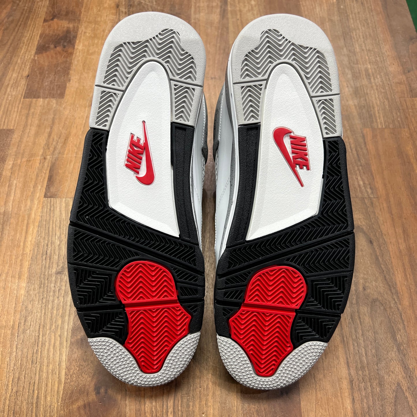 Jordan 4 White Cement (2025) Size 8 New s16900