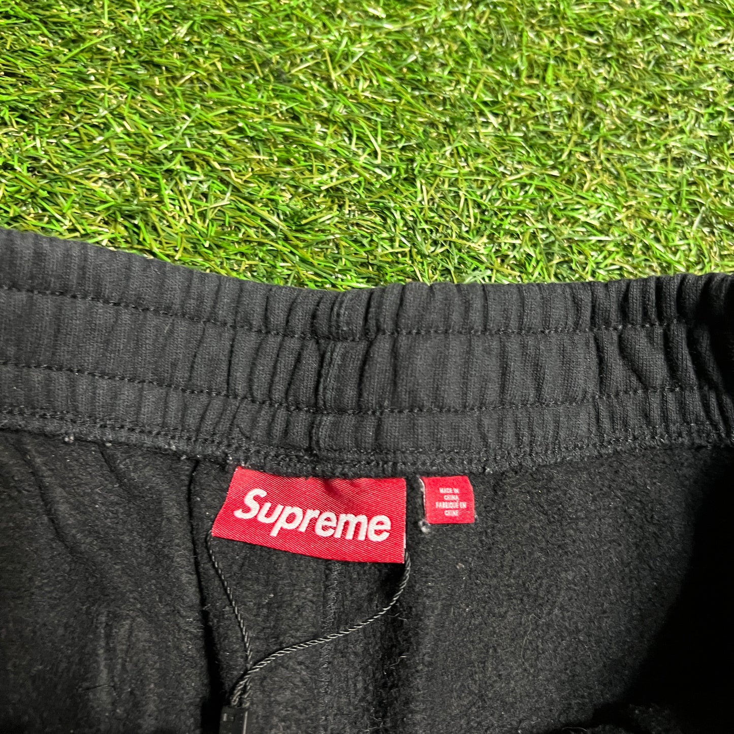 Supreme Big Spell Out Logo Black Sweatpants Size Medium USED x13944
