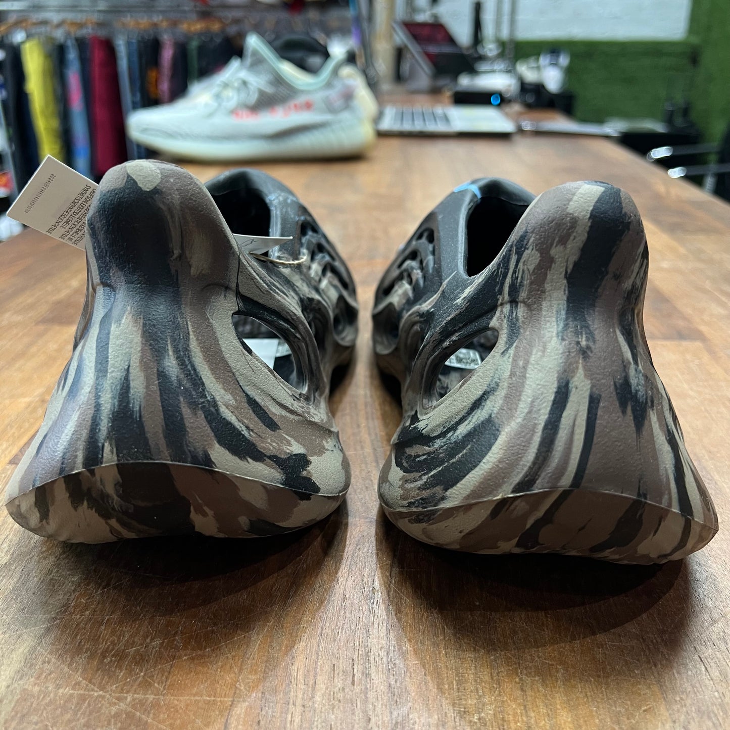 Yeezy Foam Runner MX Cinder Size 9 NEW s17402