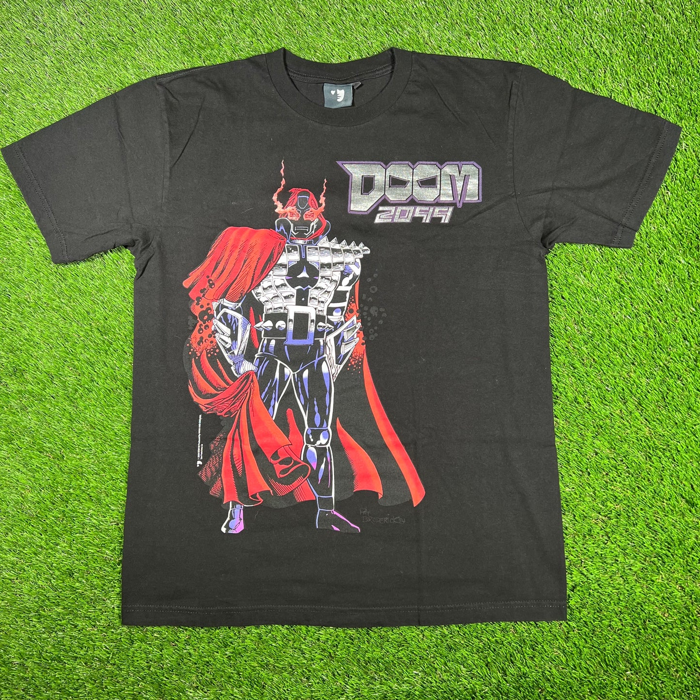Mask and Disguise M.A.D. Marvel "Doom 2099" Black Tee Size Large USED v17079