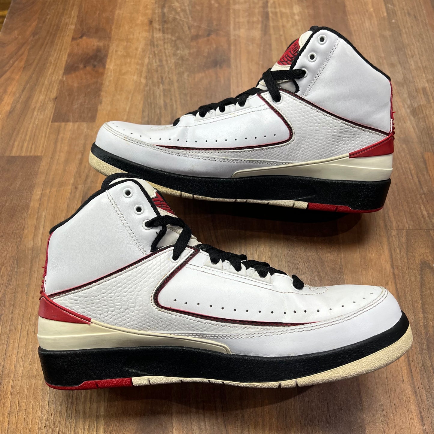 Jordan 2 White Varsity Red (2010) Size 8.5 USED s16902
