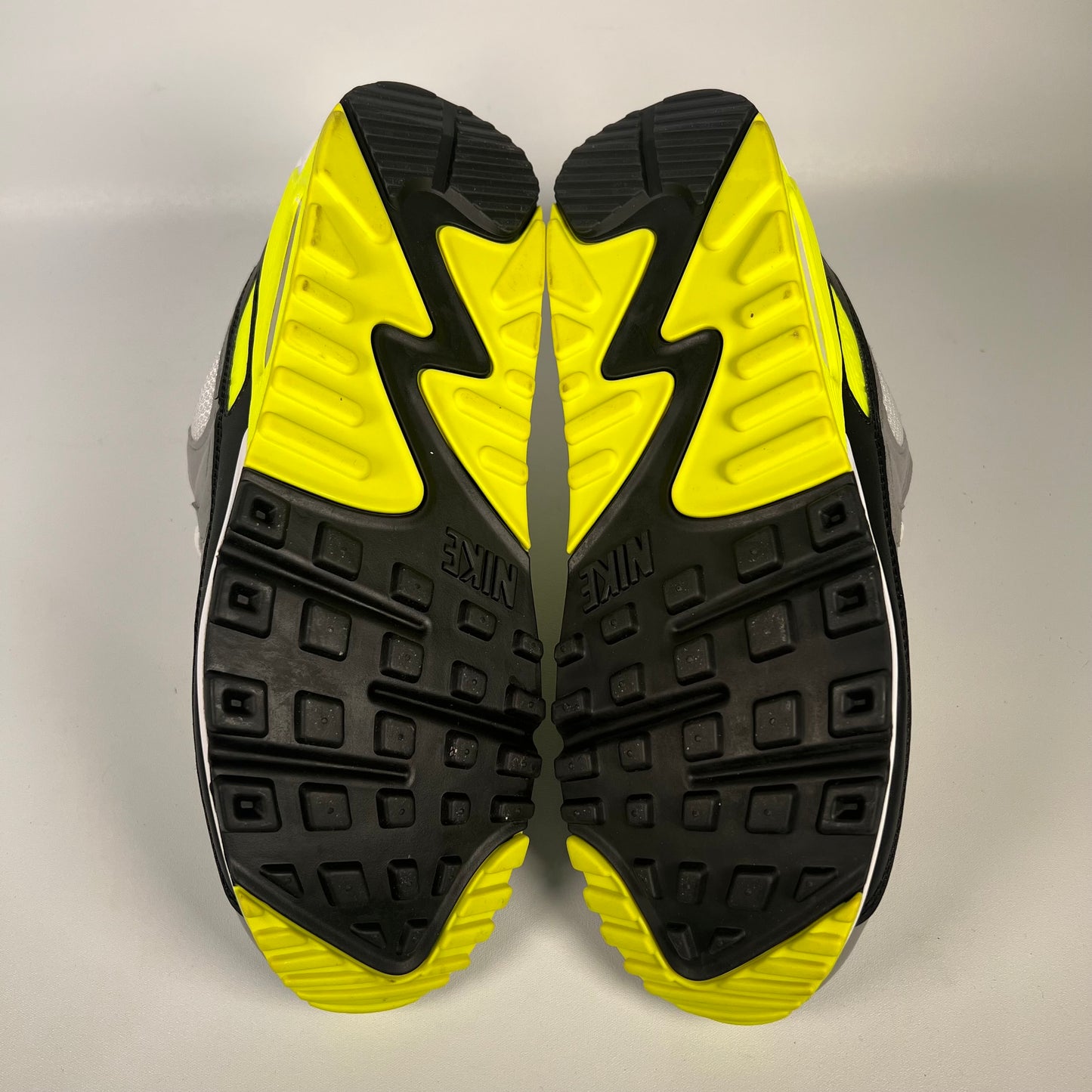 Nike Air Max 90 OG Volt (2020) Size 9.5 USED s17969