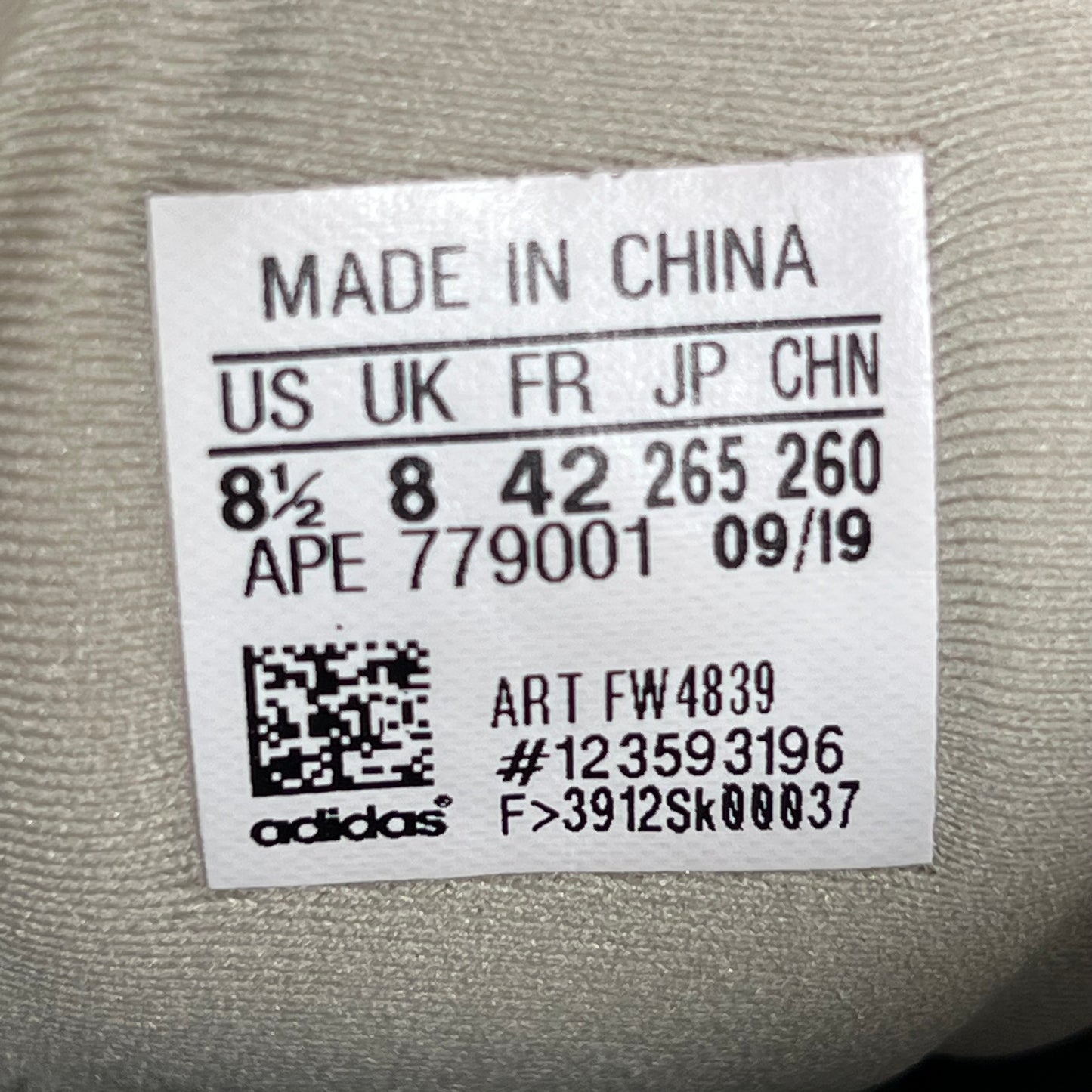 Yeezy 500 Bone (2019) Size 8.5 USED s17516