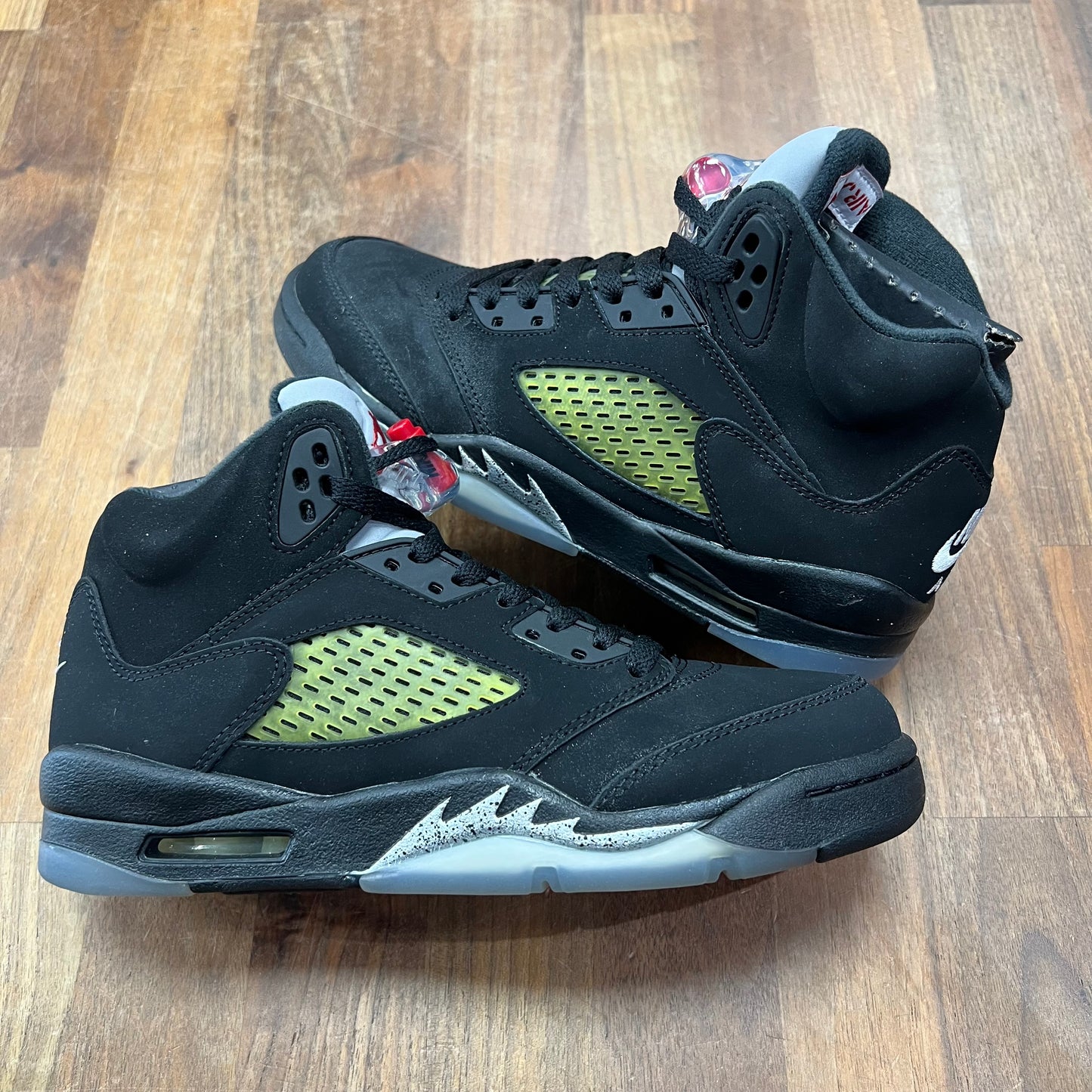Jordan 5 Black Metallic (2016) Size 5Y USED s17101