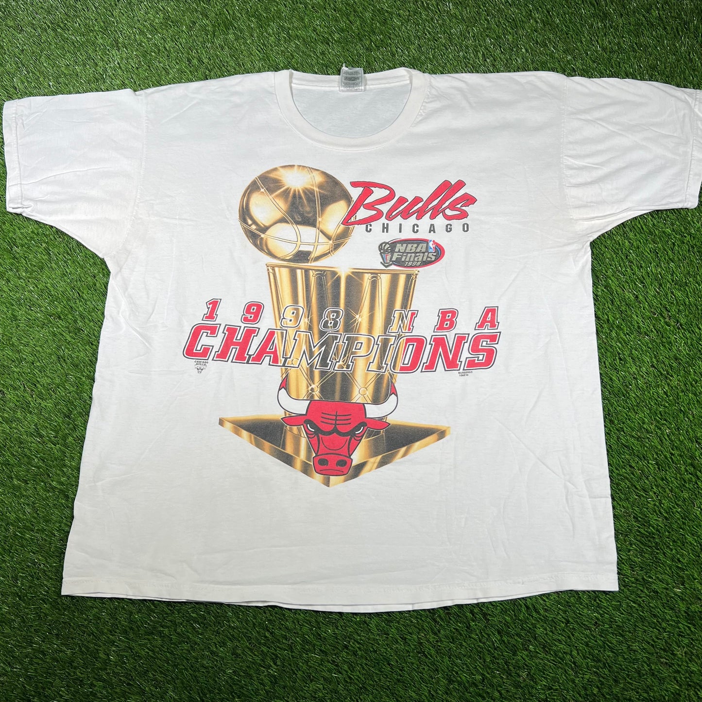 1998 Chicago Bulls Champions Gold Trophy White Tee Size XXL USED v16729