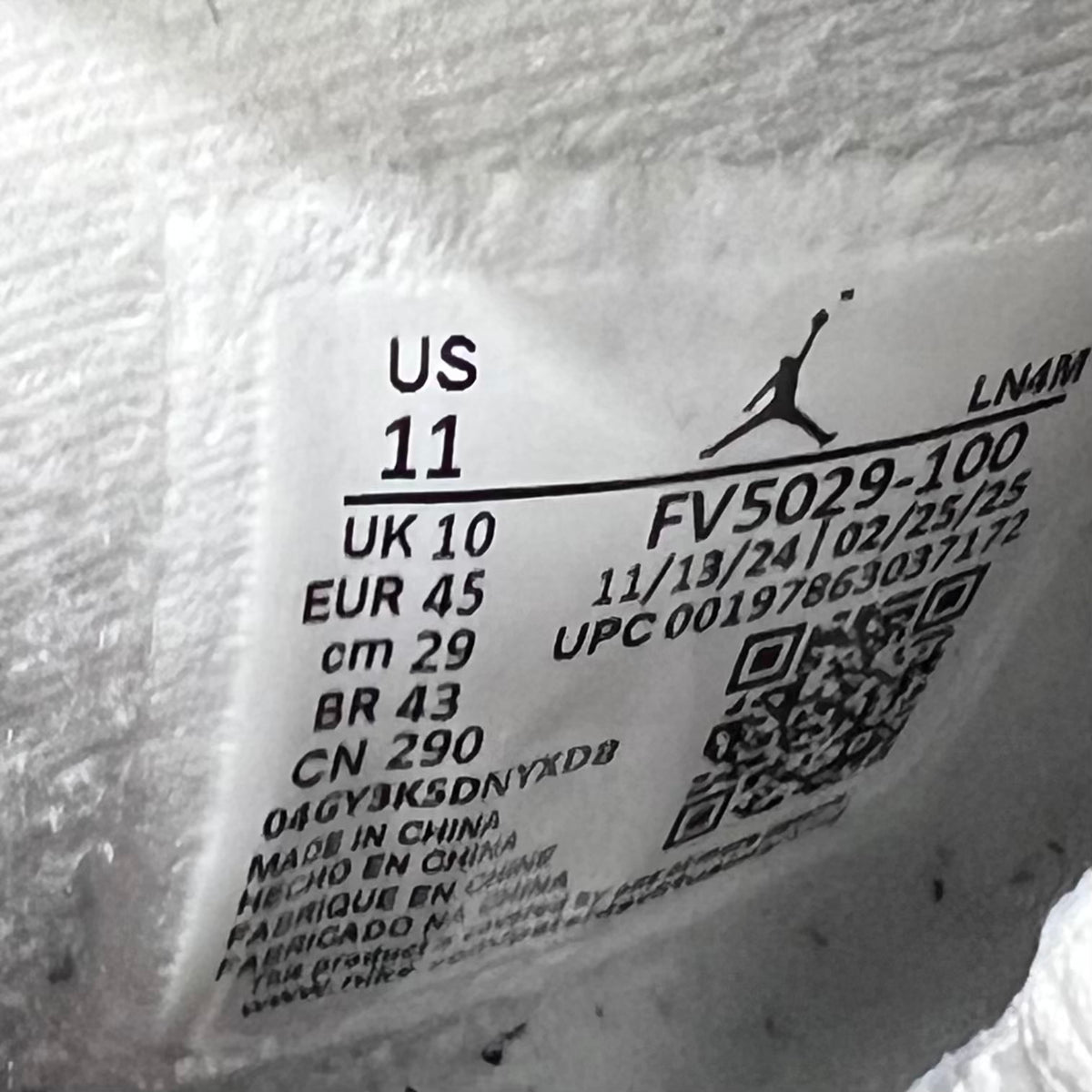 Jordan 4 White Cement (2025) Size 11 USED s23628