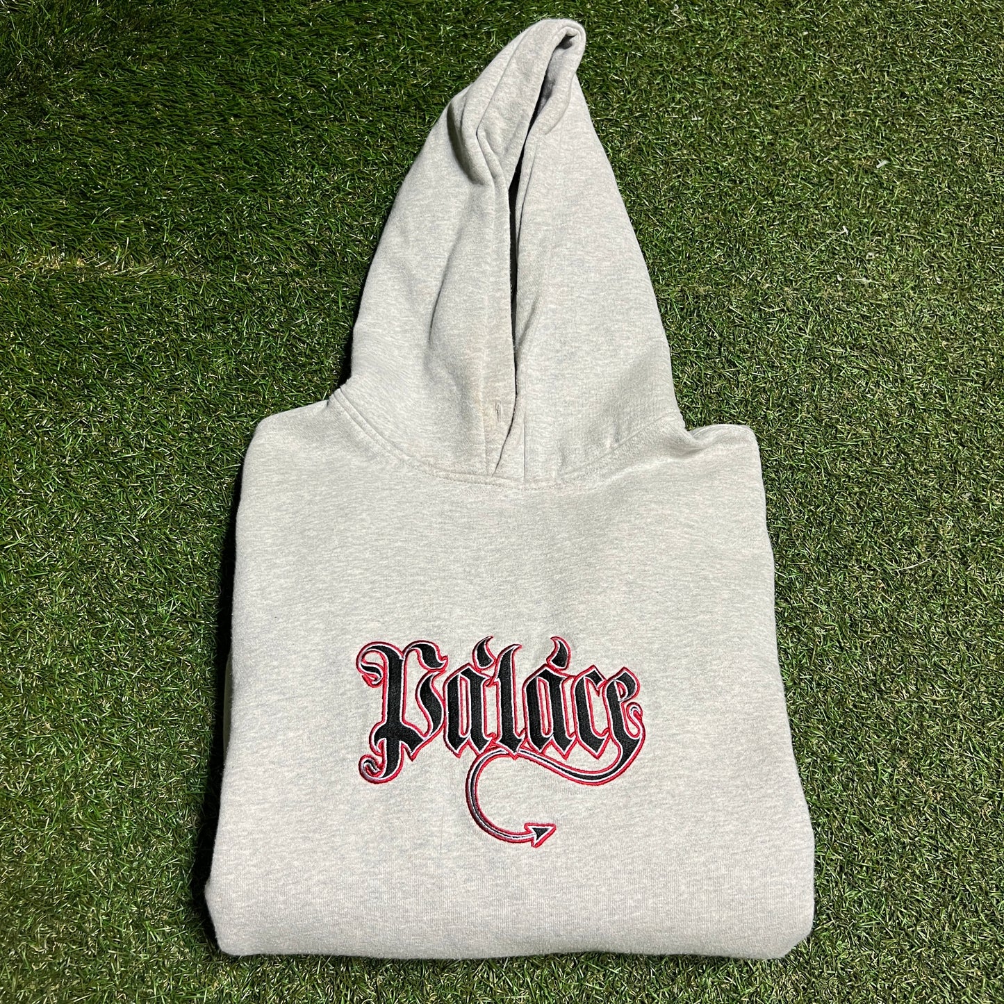 Palace Red/Black Gothic Stripe Logo Grey Hoodie Size Medium USED x14205