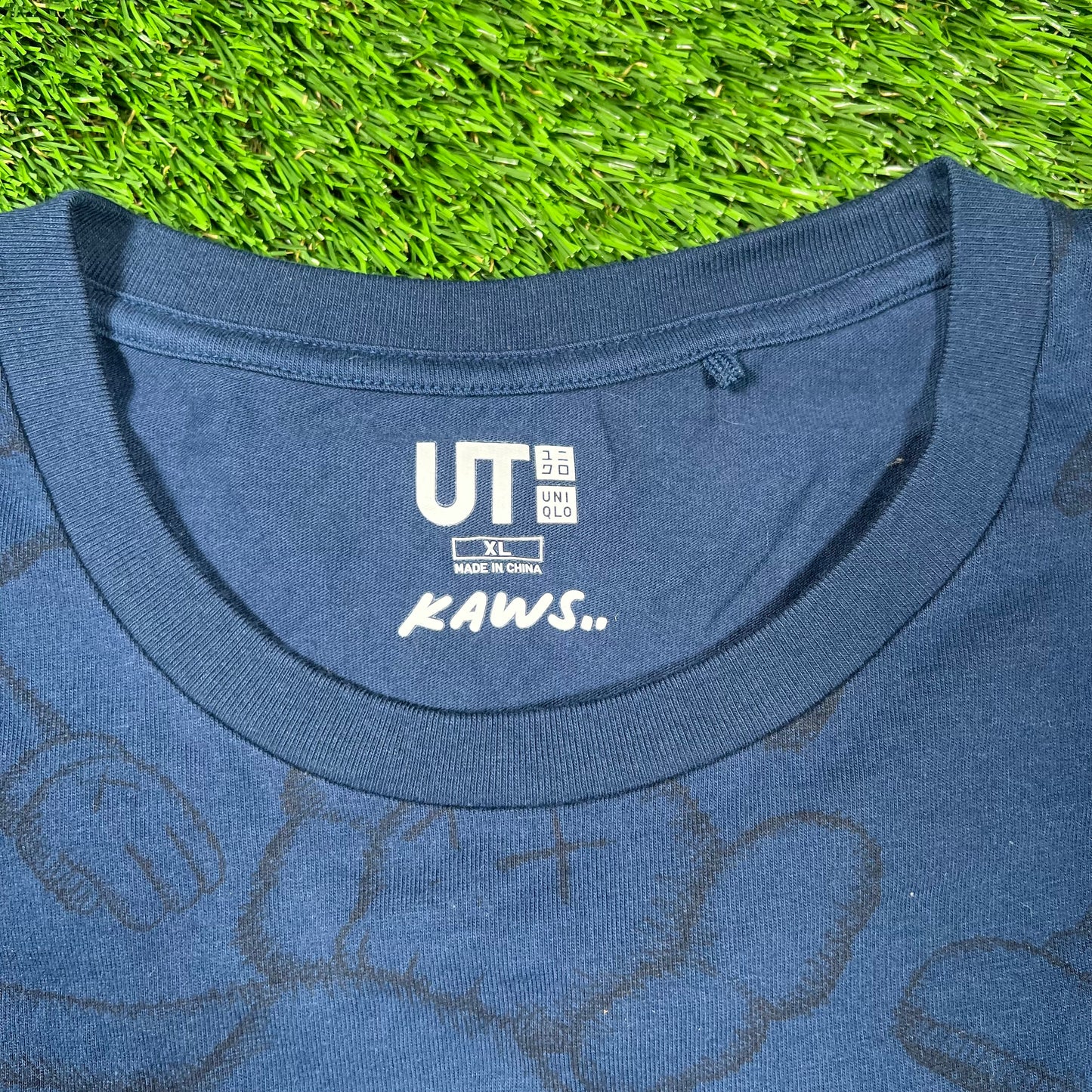 Kaws Uniqlo Laying Figure AOP Blue Tee Size XL USED x16701