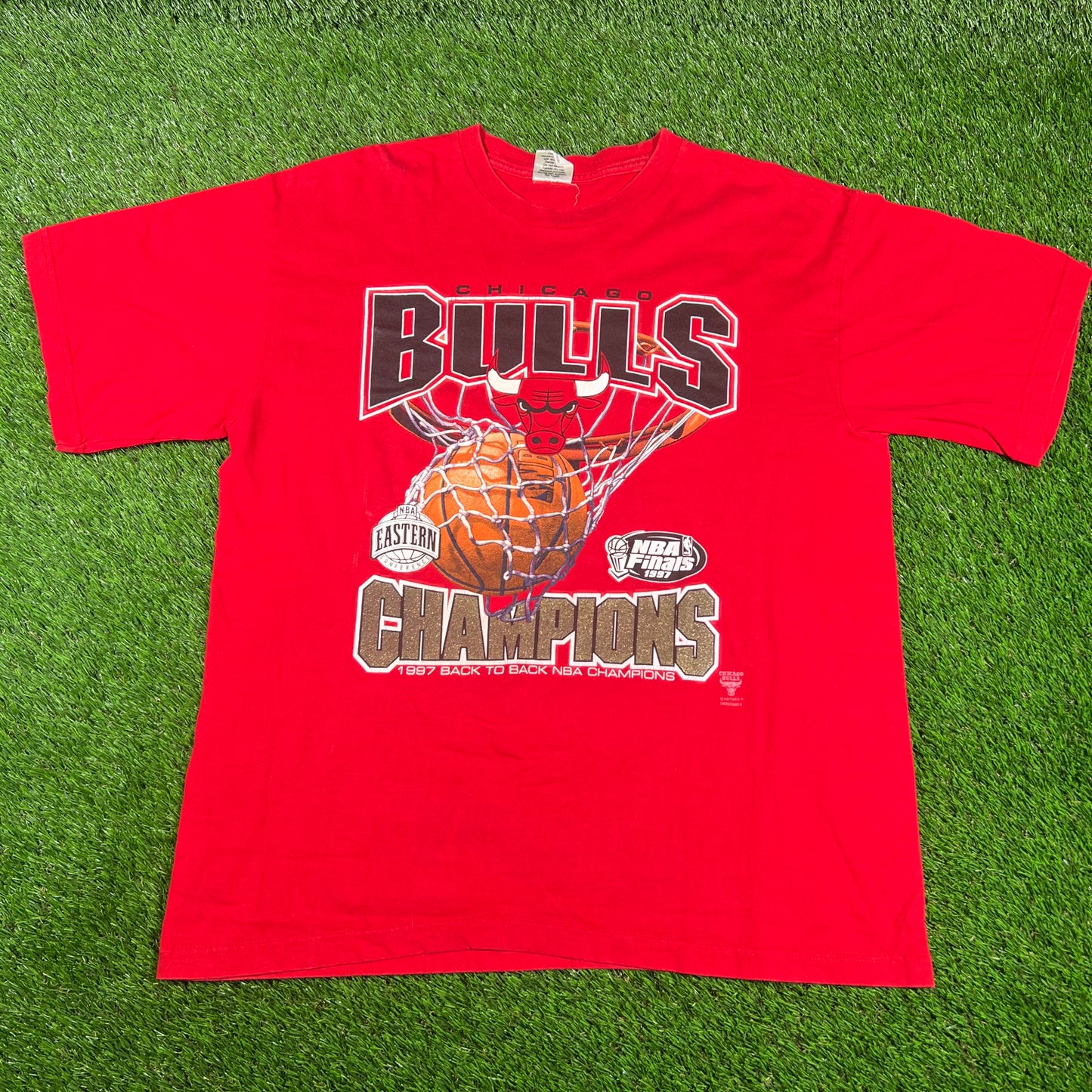 1997 Chicago Bulls NBA Finals Back to Back Champ Tag Red Tee Size XL USED v16728