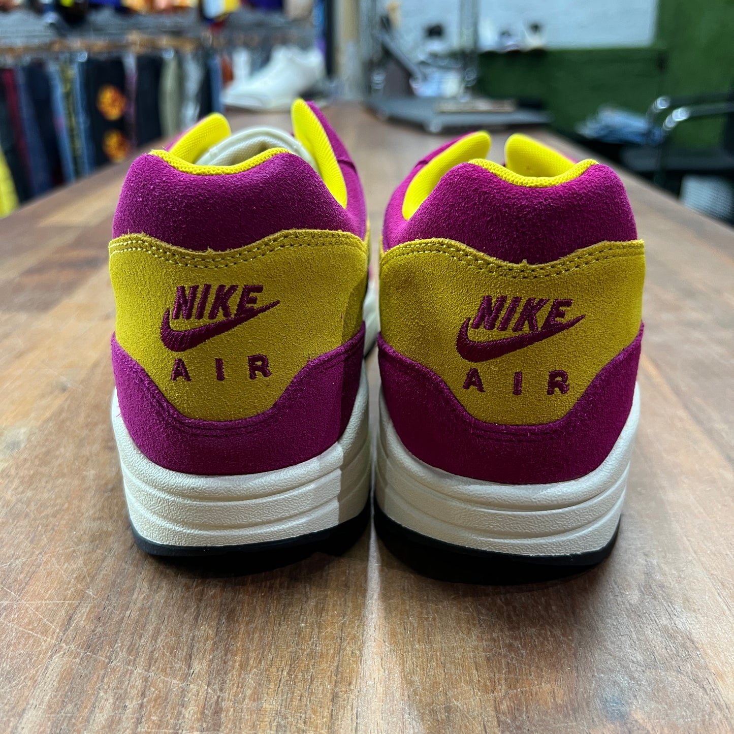 Nike Air Max 1 Dynamic Berry Size 10.5 NEW s16919