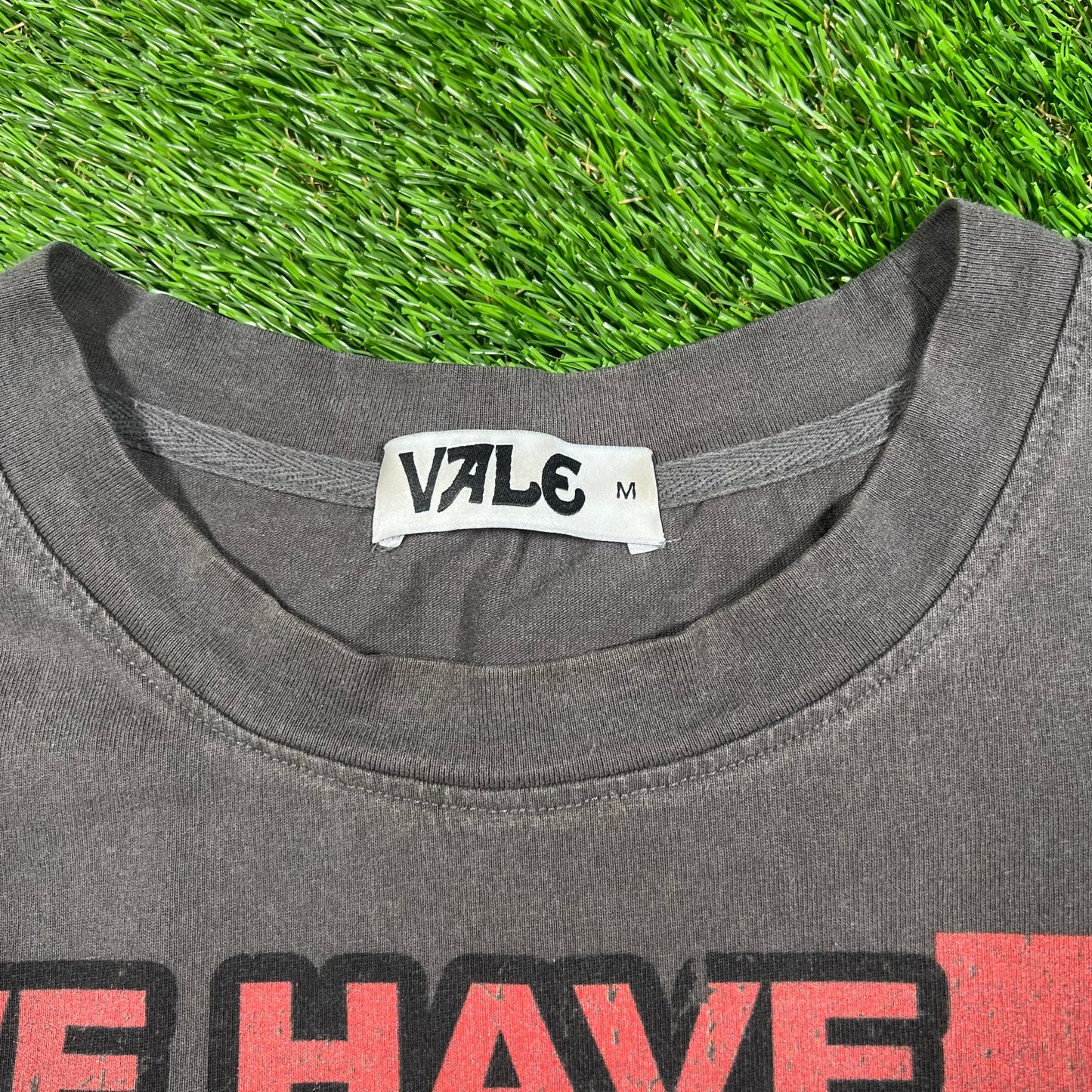 Vale Victory Gold Ring Grey Tee Size Medium USED x15160
