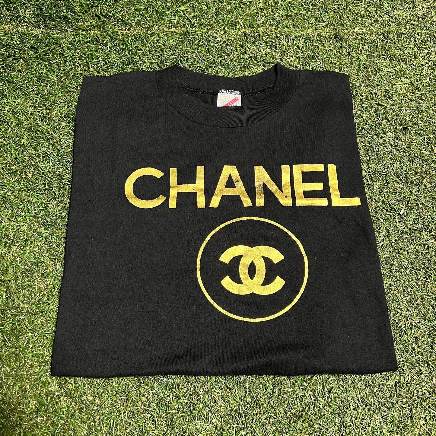 1990s Bootleg Chanel Gold Logo Jerzee Tag Black Tee Size XL USED v16056