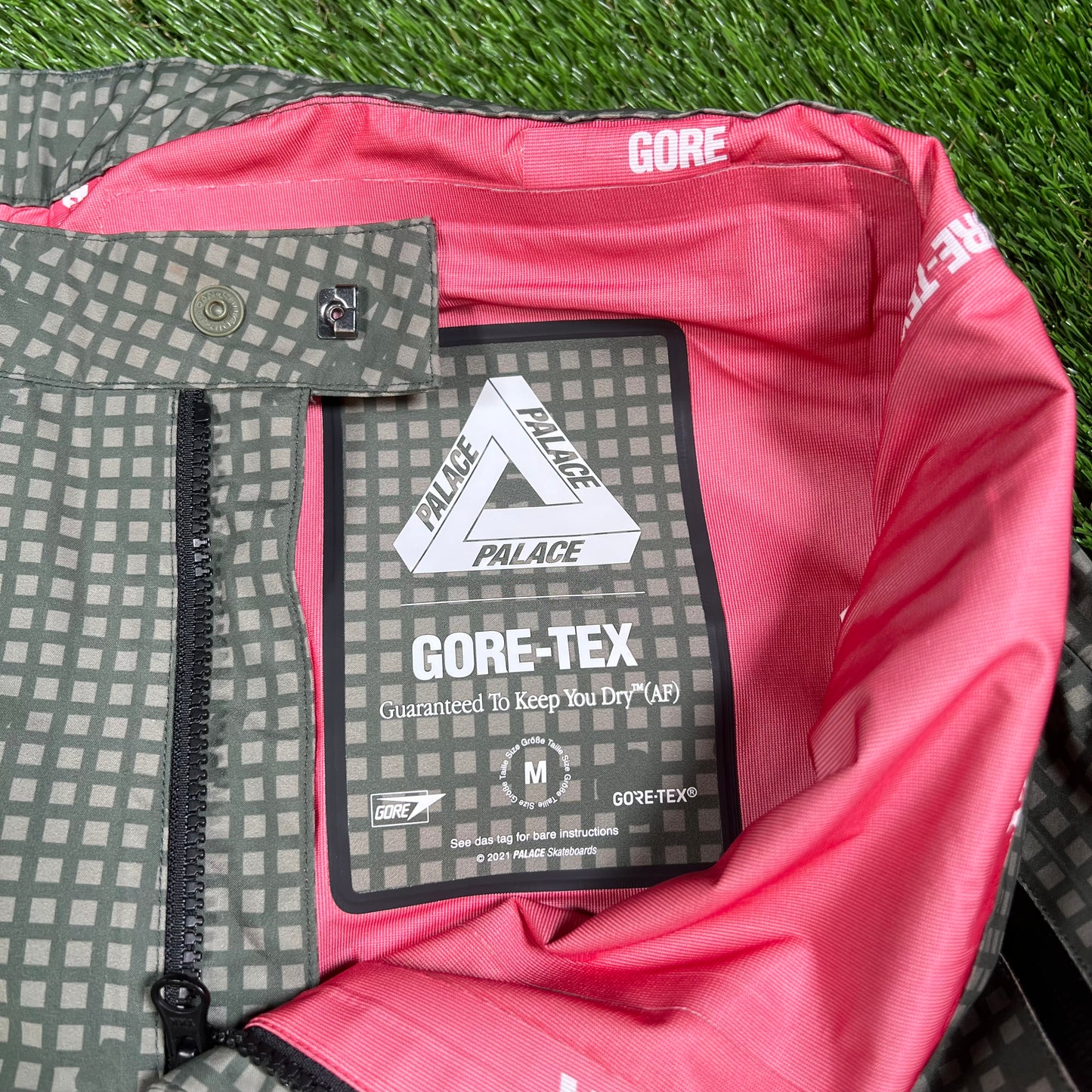 Palace Skateboards Green Gore-Tex Pants Size Medium USED x14303