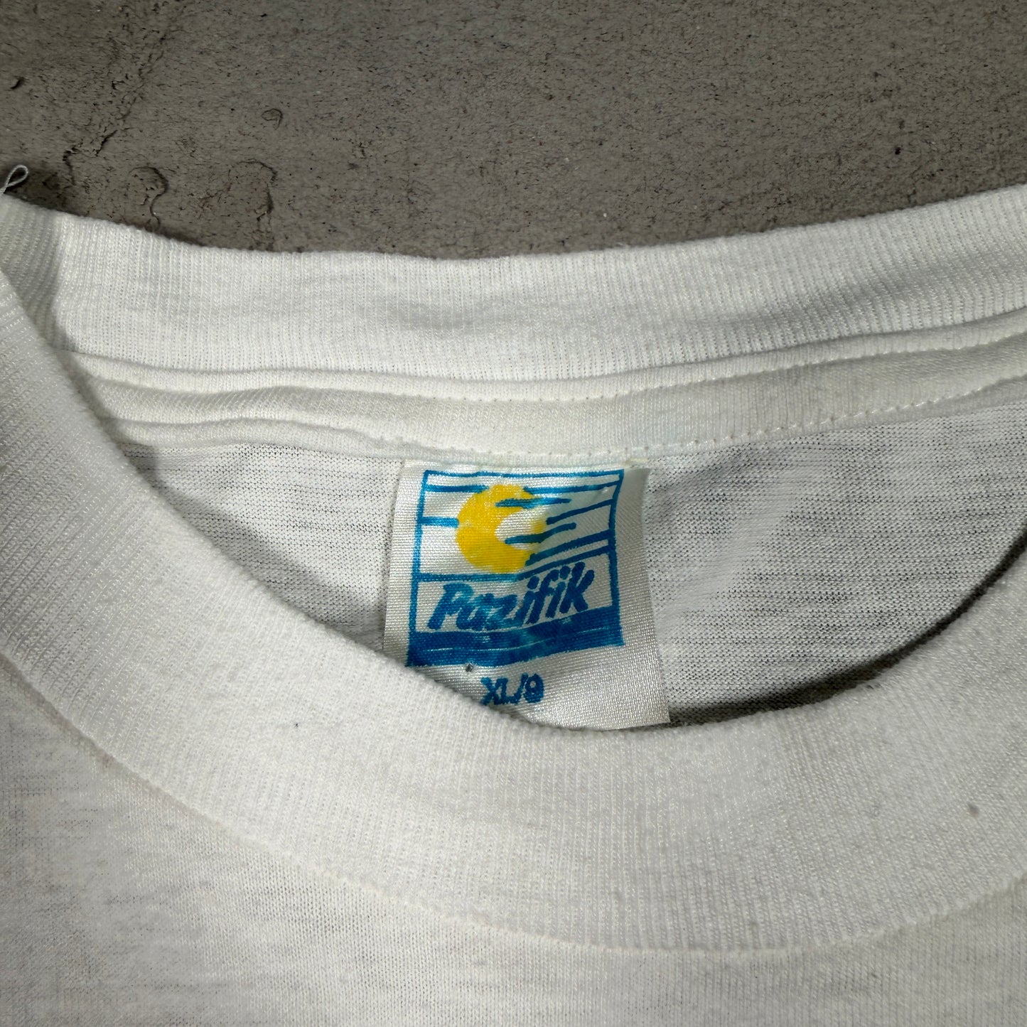 1989 "Fall of the Wall" White Berlin Wall Tee Size XL USED v16816