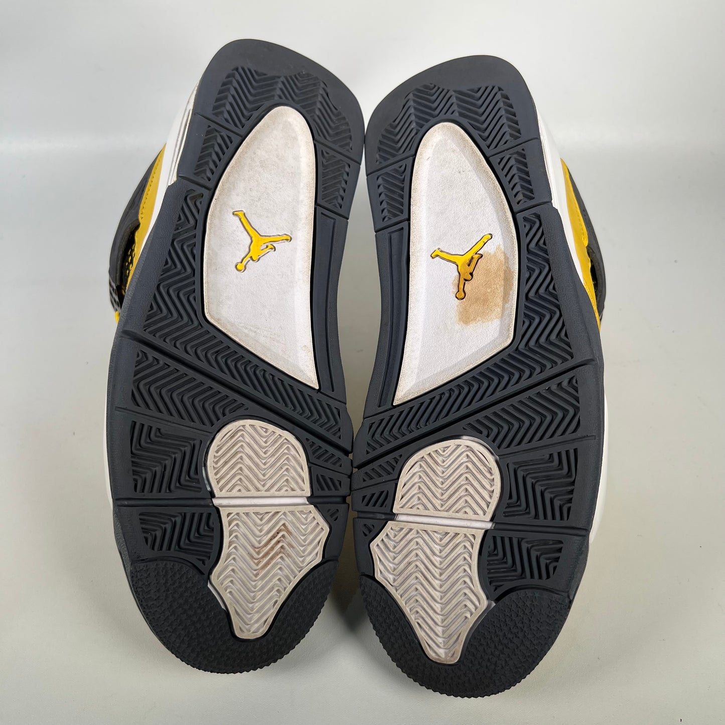 Jordan 4 Lightning (2021) Size 8 USED S18812