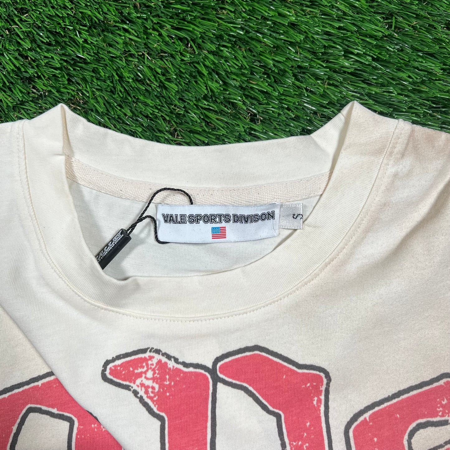 Vale Valley Dreams White Garfield Tee Size Small NEW x16600